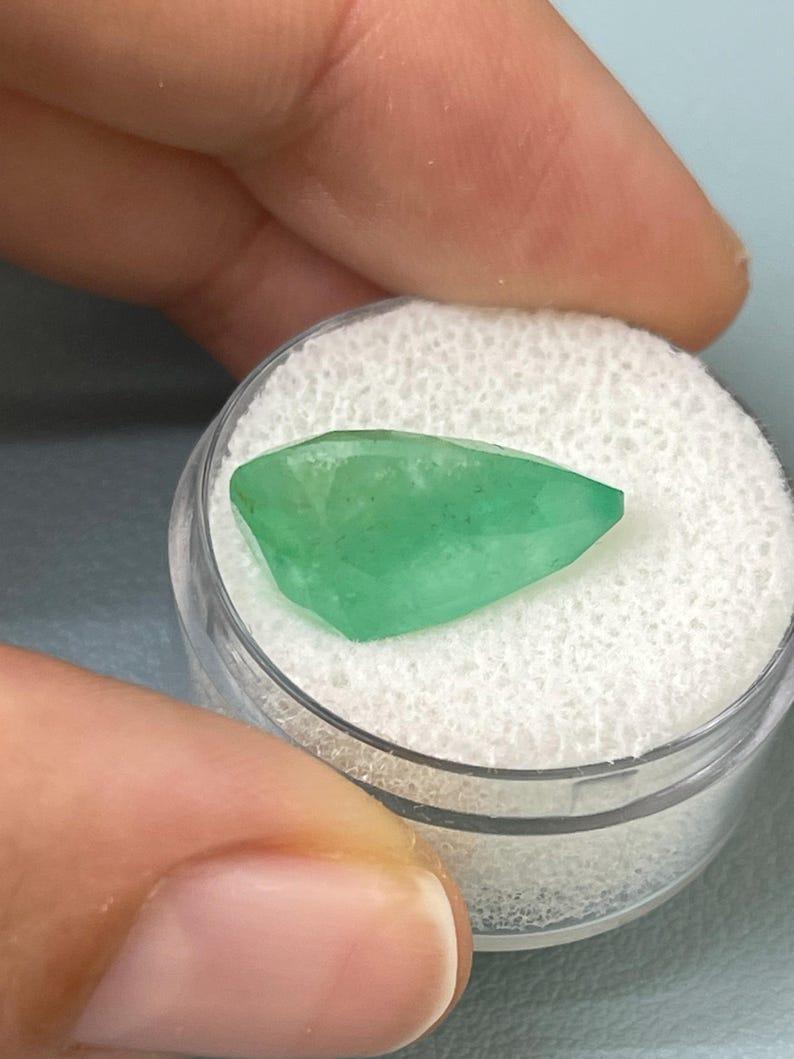 10,45ct 18x13 Erdgrüner natürlicher kolumbianischer Smaragd im Birnenschliff May Geburtsstein im Angebot 1
