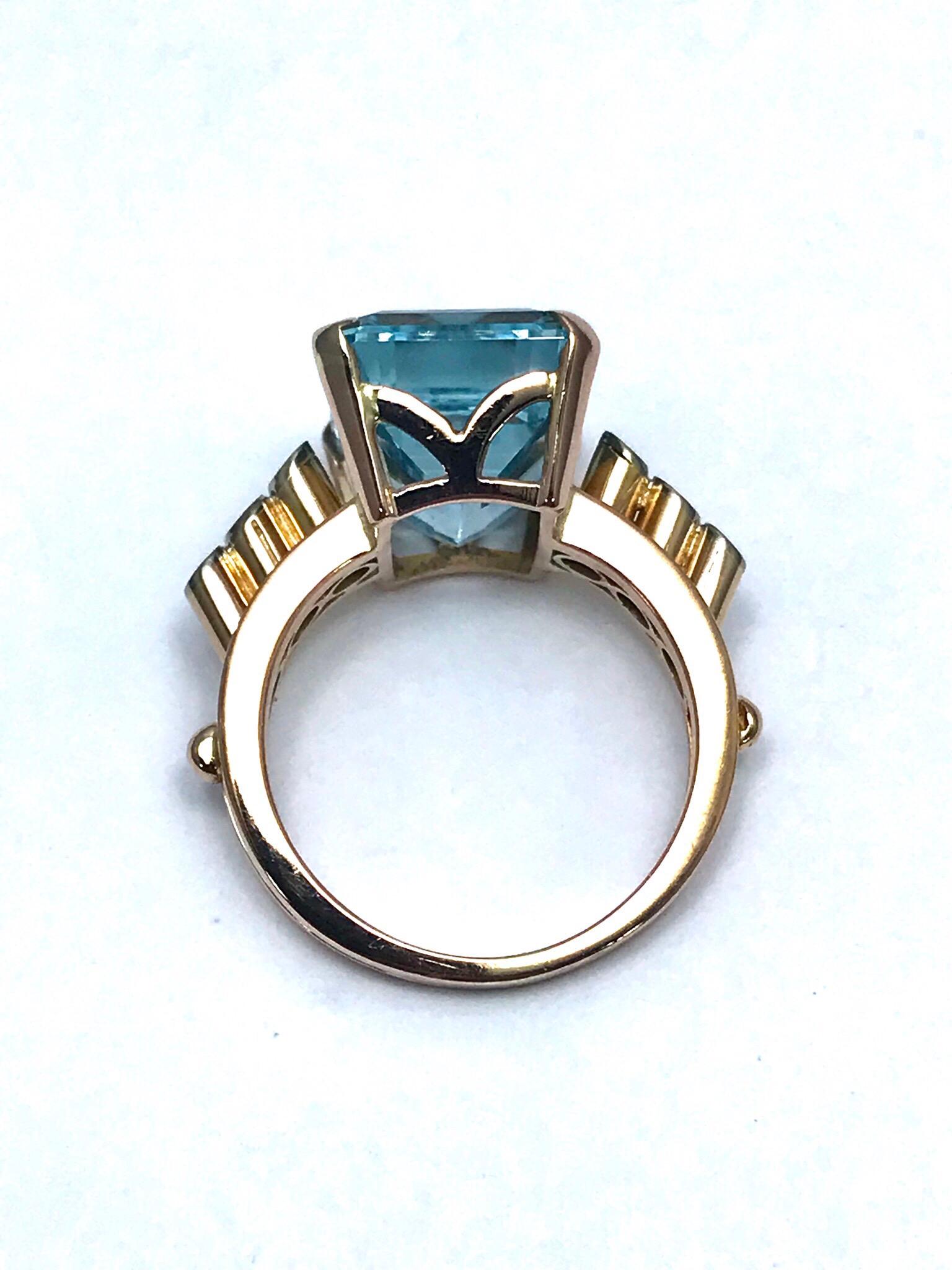 Retro-Ring aus Roségold mit 10,46 Karat Aquamarin im Smaragdschliff und rundem Diamant im Zustand „Hervorragend“ in Chevy Chase, MD