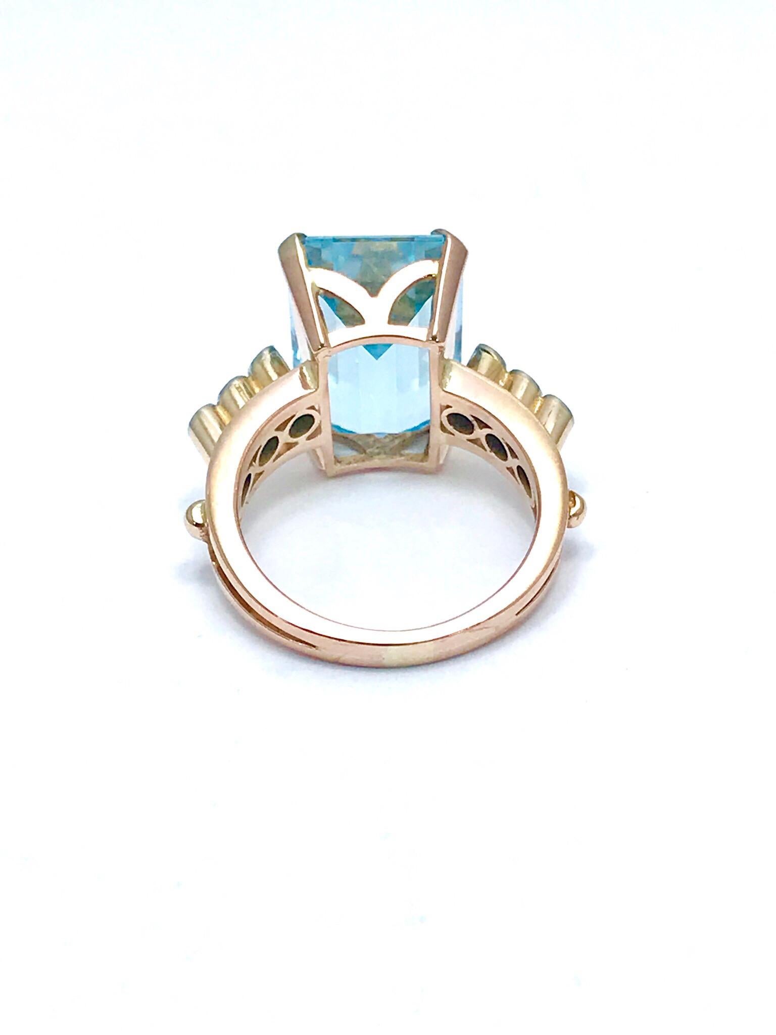 Retro-Ring aus Roségold mit 10,46 Karat Aquamarin im Smaragdschliff und rundem Diamant für Damen oder Herren