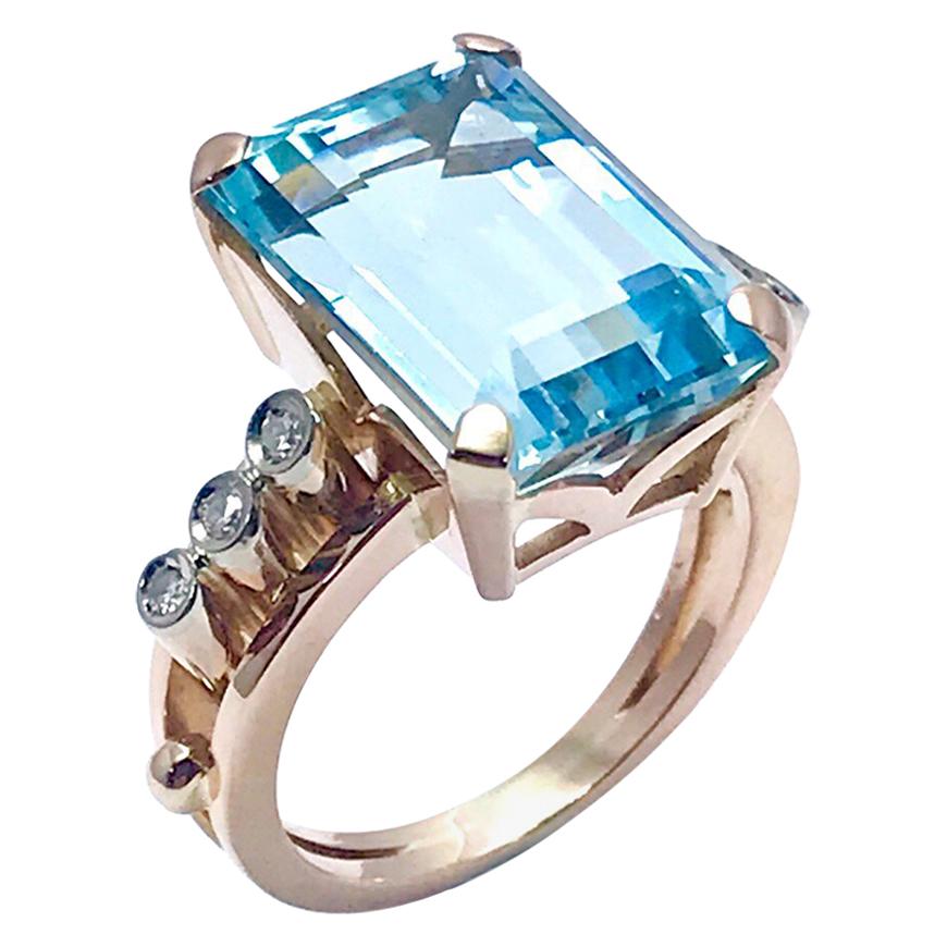 Retro-Ring aus Roségold mit 10,46 Karat Aquamarin im Smaragdschliff und rundem Diamant