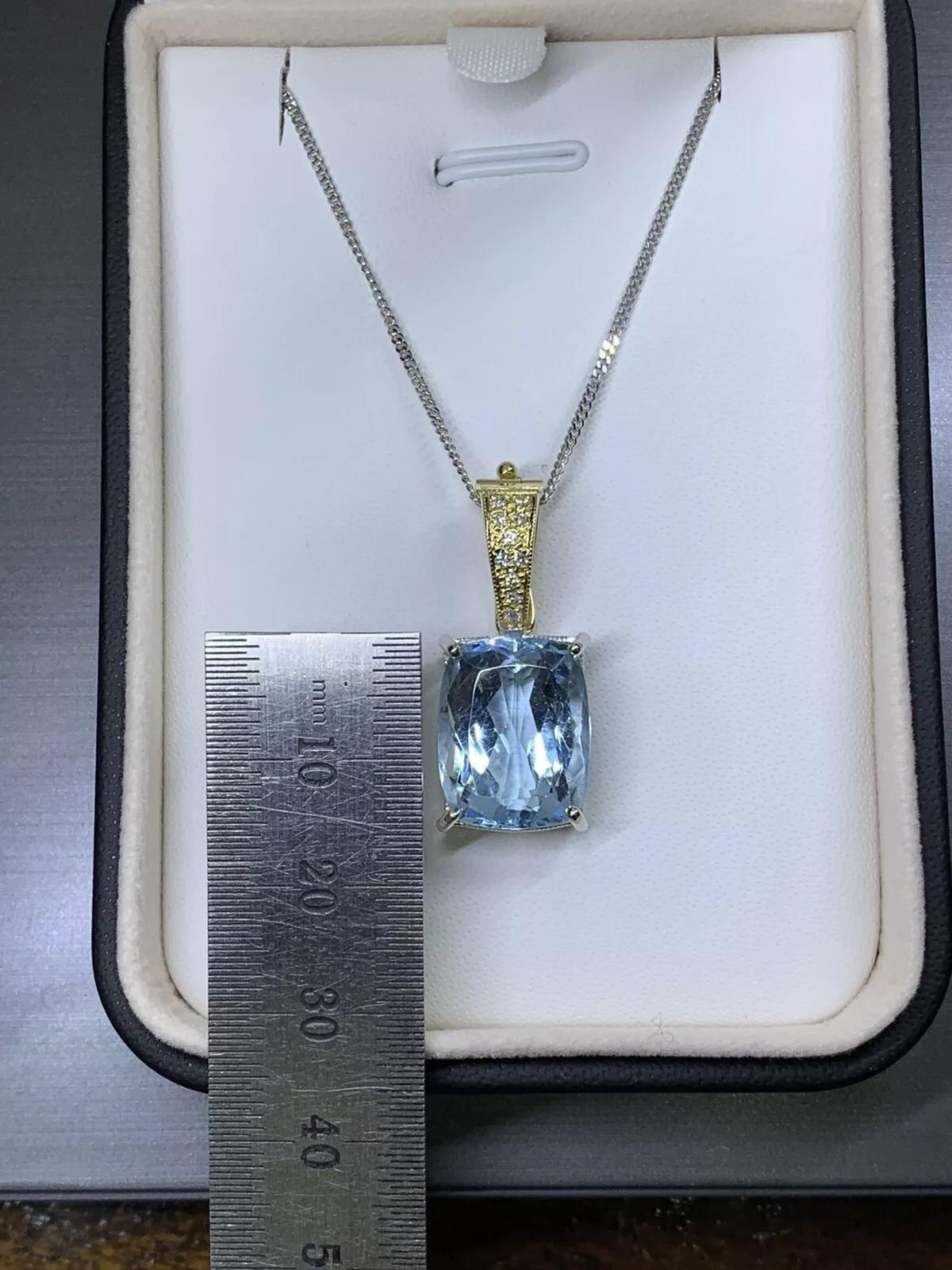 10.46ct Aquamarine and diamonds pendant pearl clasp in 18k yellow and white gold For Sale 2