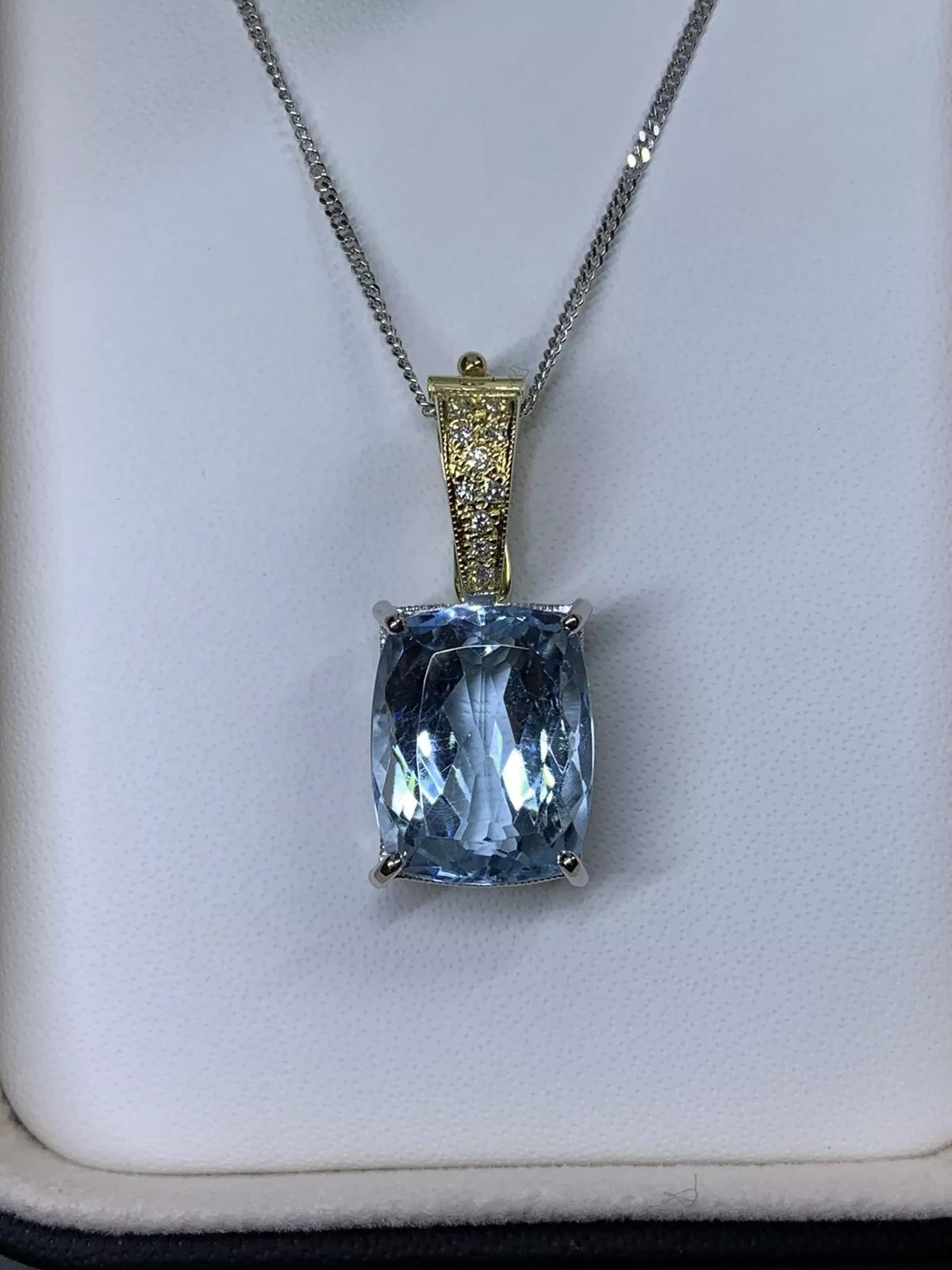10.46ct Aquamarine and diamonds pendant pearl clasp in 18k yellow and white gold For Sale 3