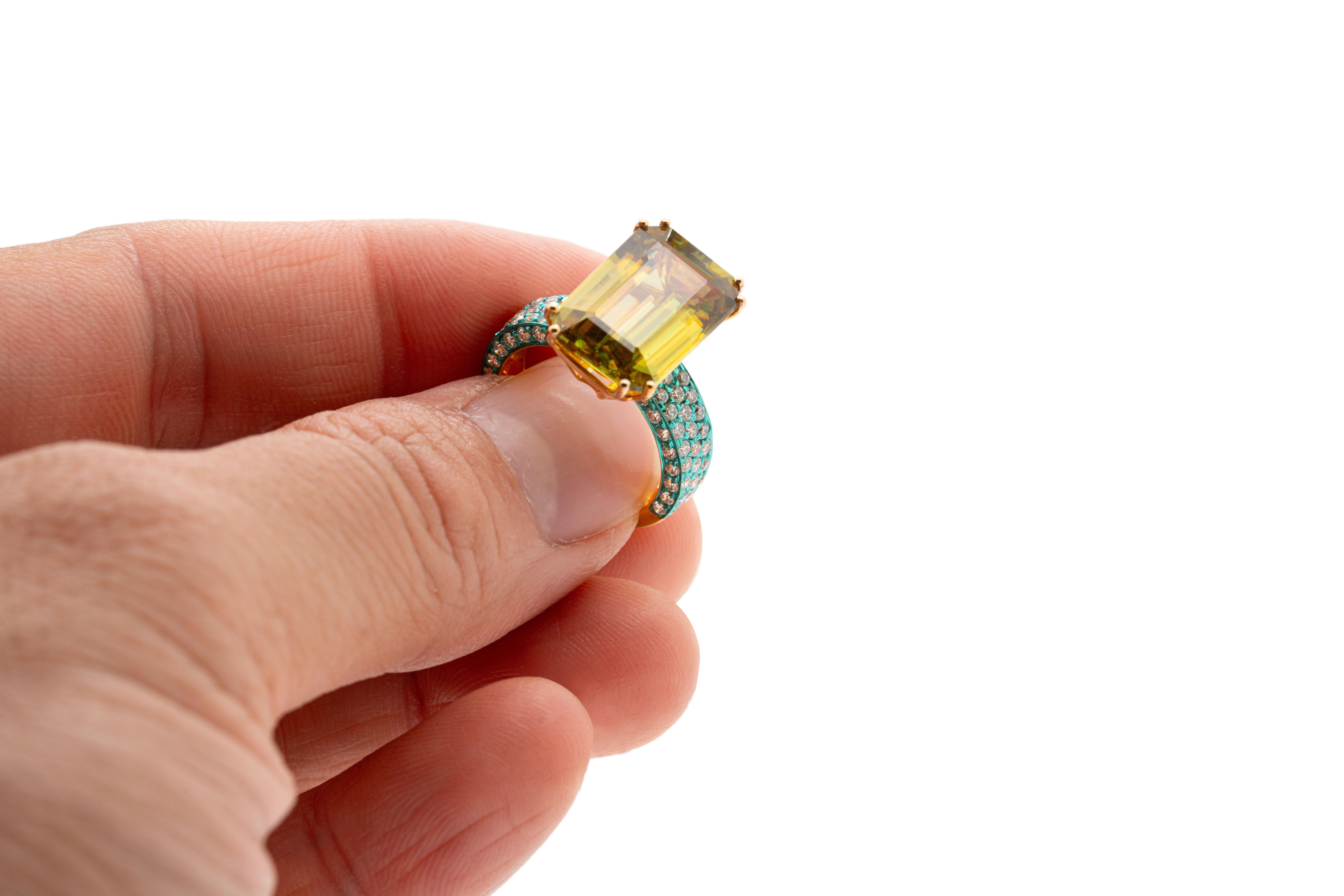 Anello con sfene/titanite e diamanti da 10,47 carati, oro giallo 18 carati, Austy Lee in vendita 4
