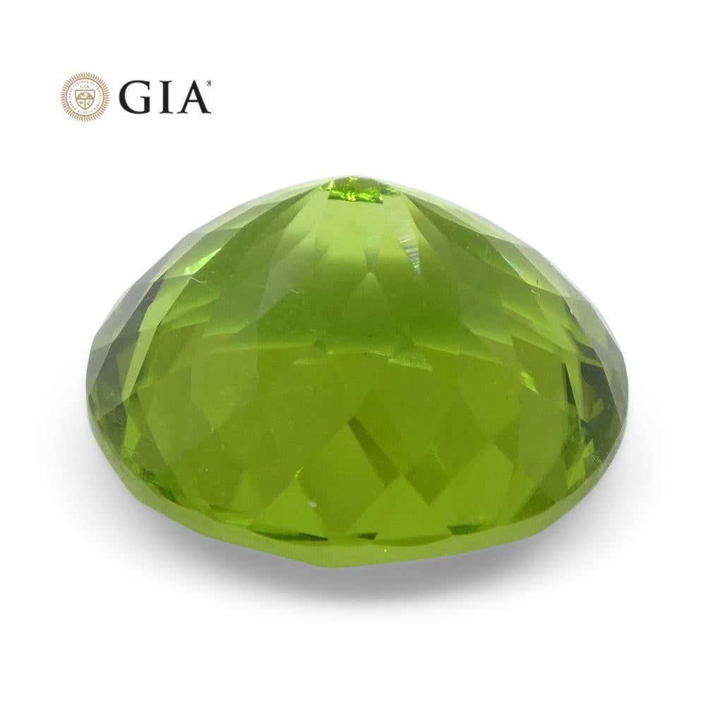 10.47ct Oval Yellowish Green Peridot GIA Certified In New Condition For Sale In Toronto, Ontario