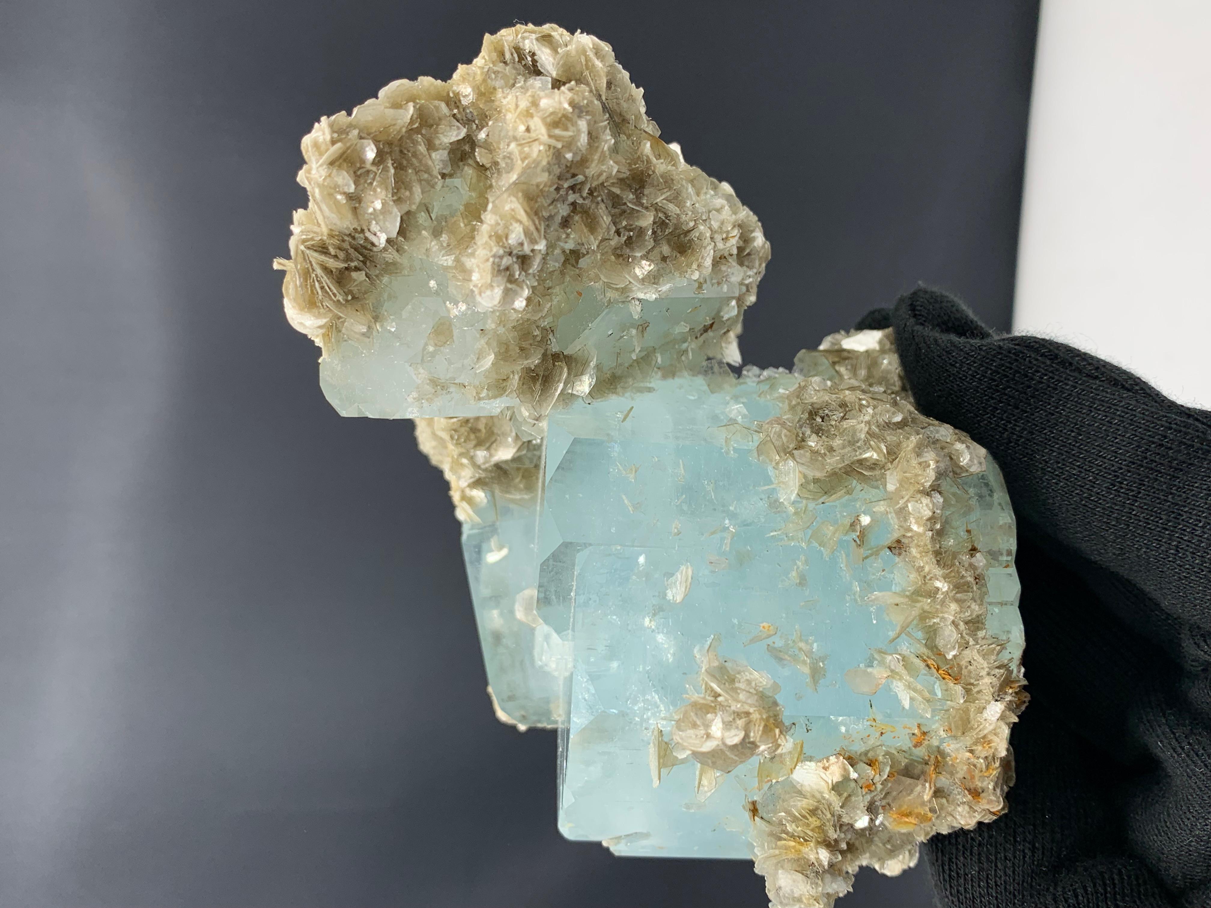 Other 1048 Gram Marvellous Aquamarine Specimen With Muscovite From Nagar, Pakistan  For Sale