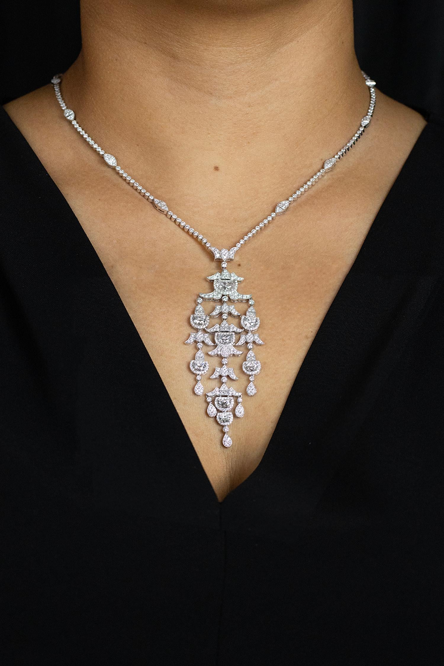 Roman Malakov Diamonds, collana con pendente a lampadario di diamanti a taglio misto da 10,49 carati totali In condizioni Nuovo in vendita a New York, NY