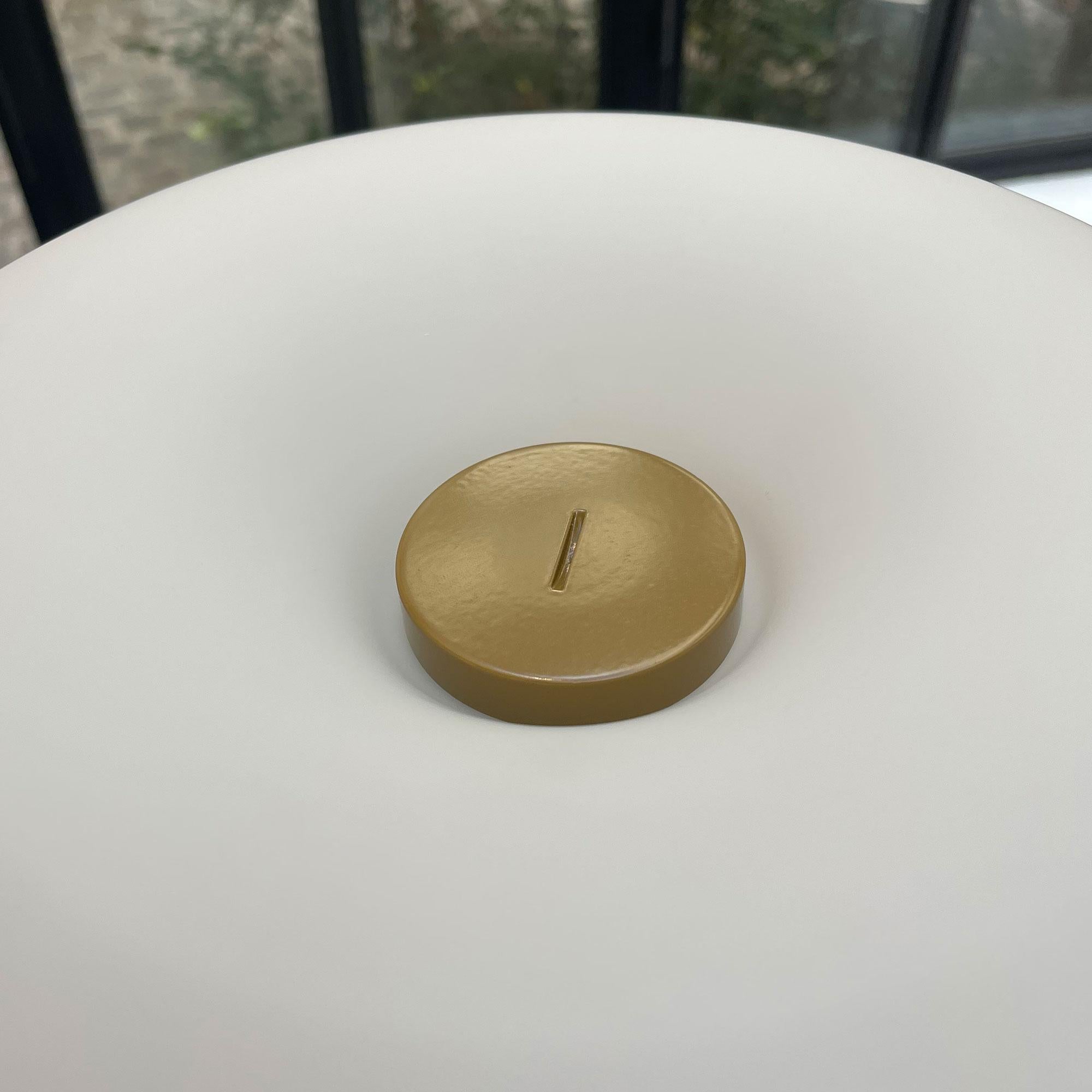 10497 Lampe à poser de Disderot
Édition limitée. 
Conçu par Michel Mortier.
Dimensions : Ø 35,3 x H 58 cm : Ø 35,3 x H 58 cm.
Matériaux : Aluminium laqué et opaline.

Livré avec un certificat d'authentification. Fabriqué en France. Disponible en