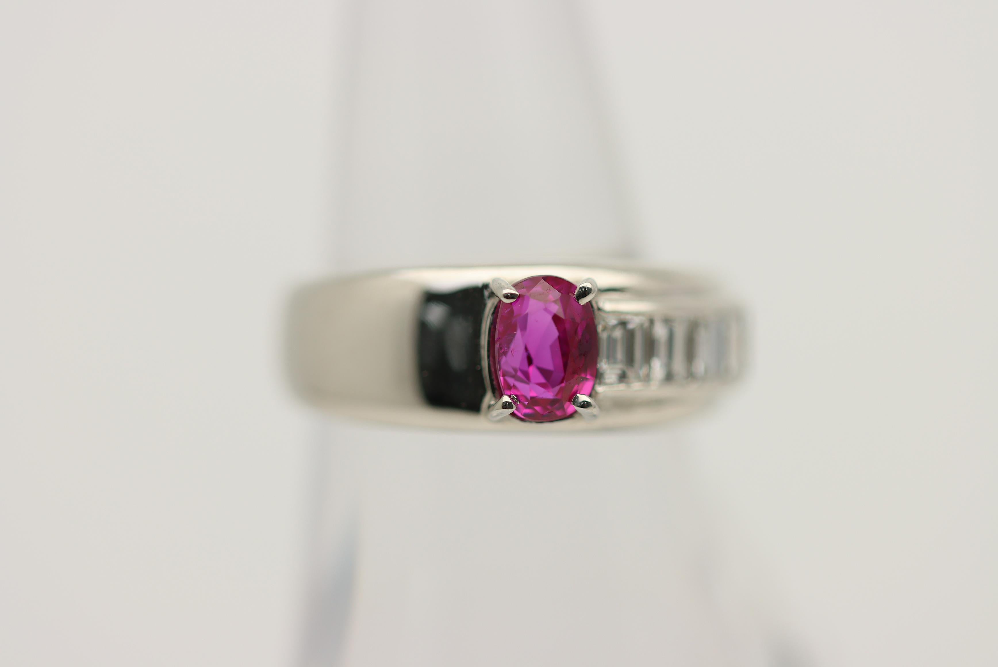 1.04ct Burmese Ruby Diamond Platinum Ring, GIA Certified In New Condition For Sale In Beverly Hills, CA