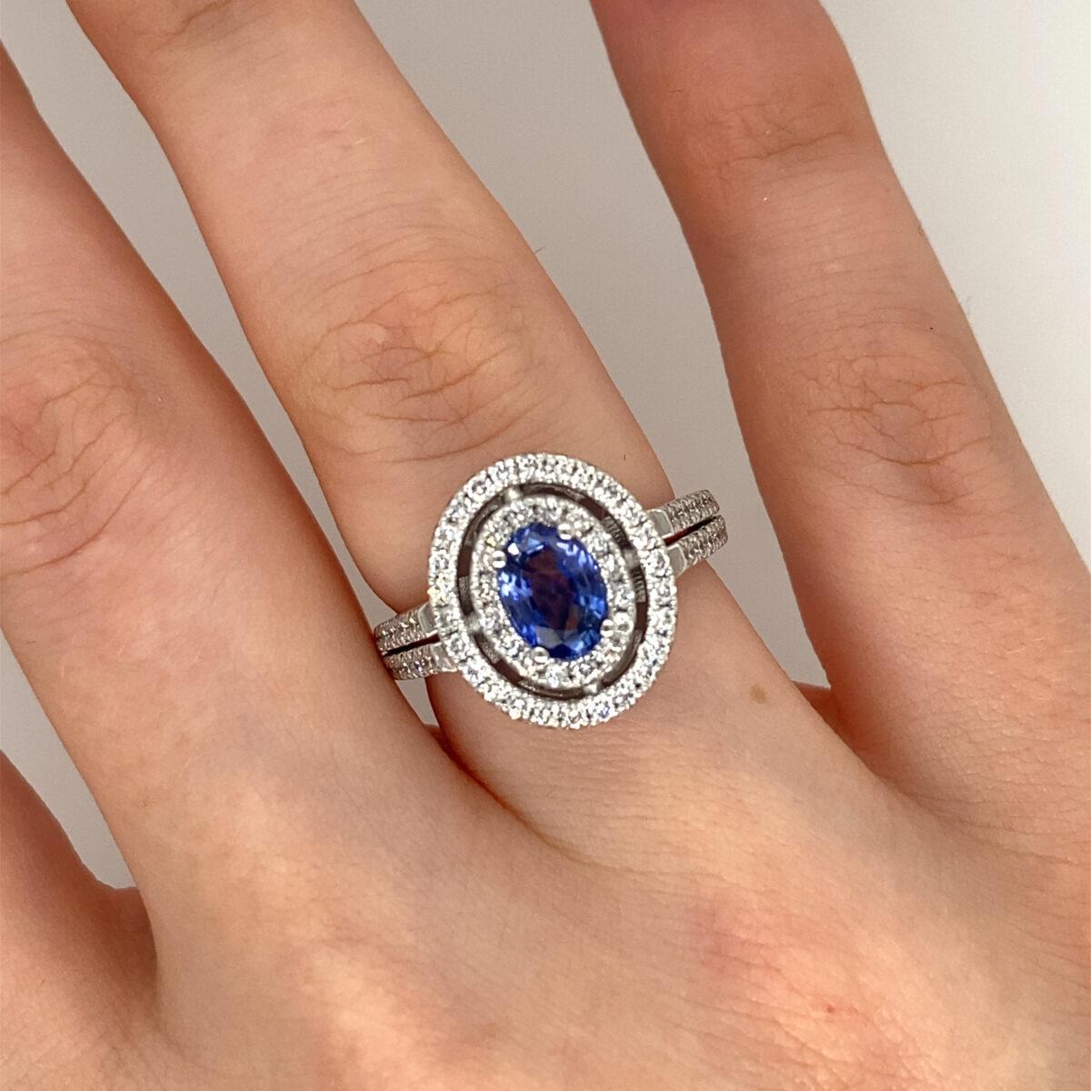 1.04ct Certified Natural Ceylon Sapphire Ring Surrounded by 0.87ct Diamonds For Sale 1