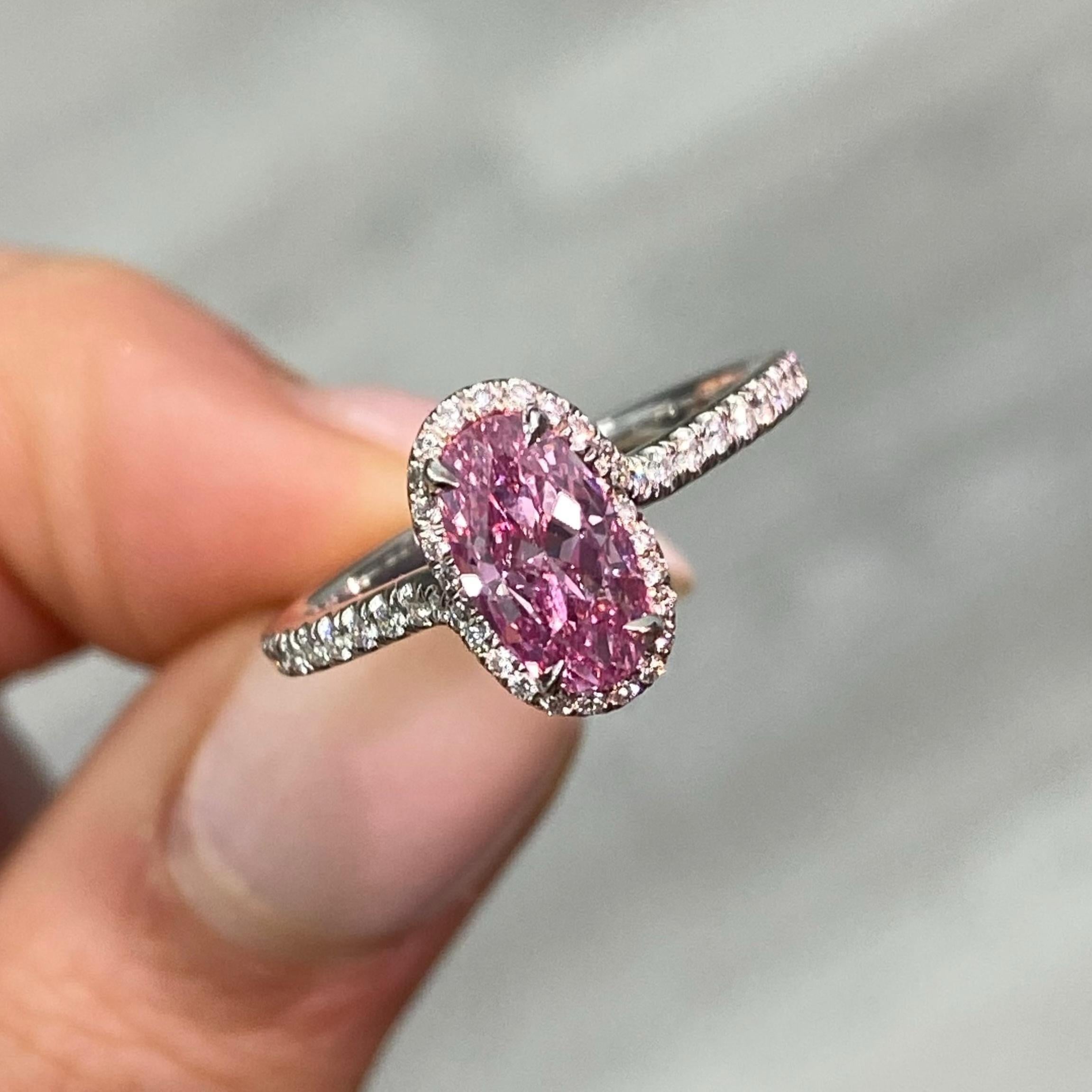 1.04ct Fancy Vivid Purple-Pink Oval Diamond Ring For Sale 2