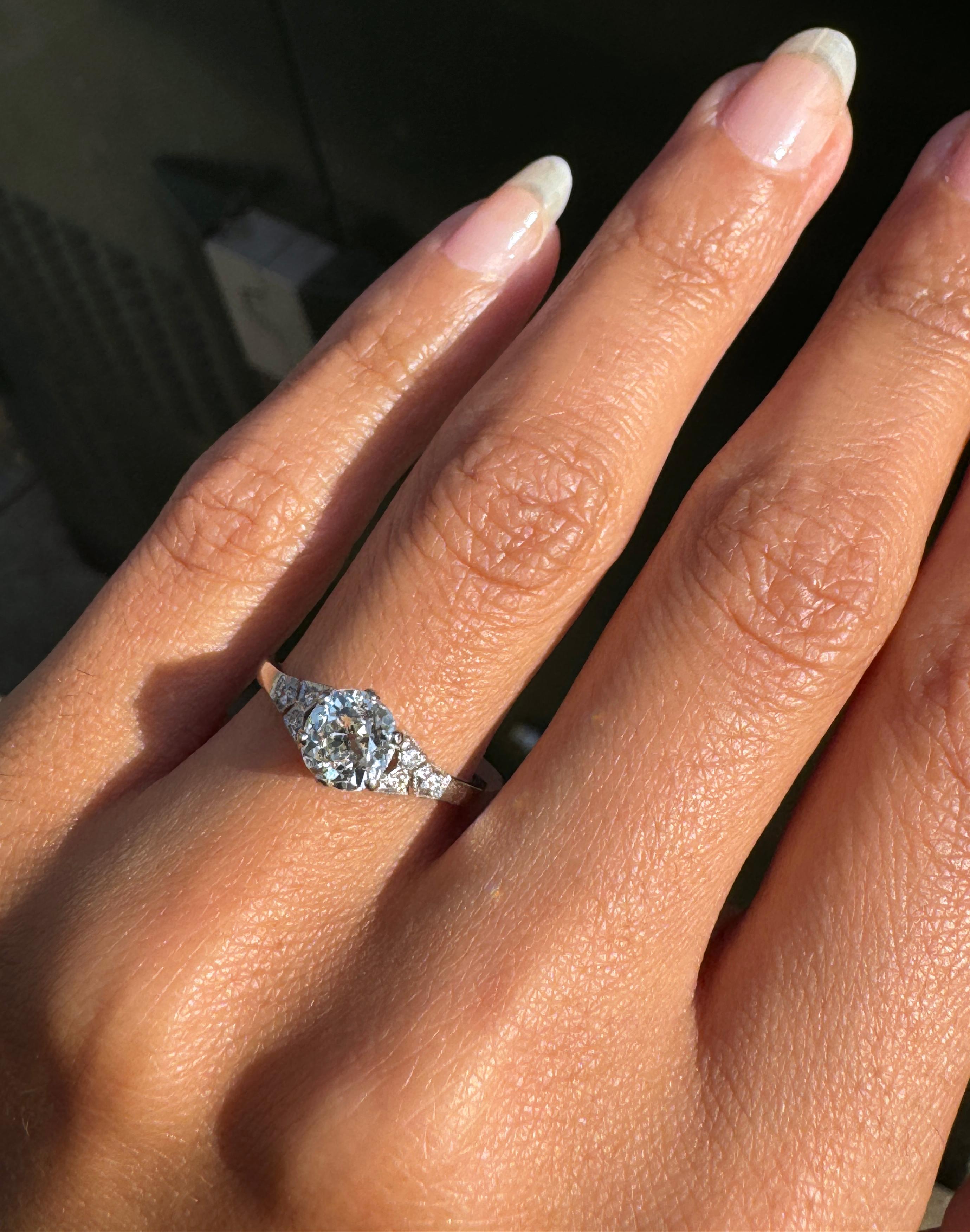 Edwardian 1.04ct Old Mine Cut Diamond and Platinum Engagement Ring For Sale