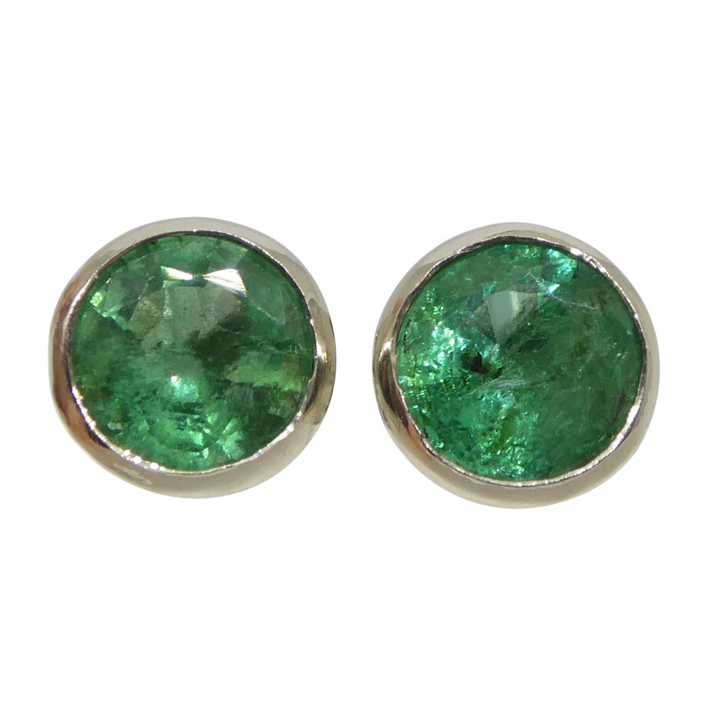 Women's or Men's 1.04ct Round Green Emerald Stud Earrings set in 14k White Gold For Sale