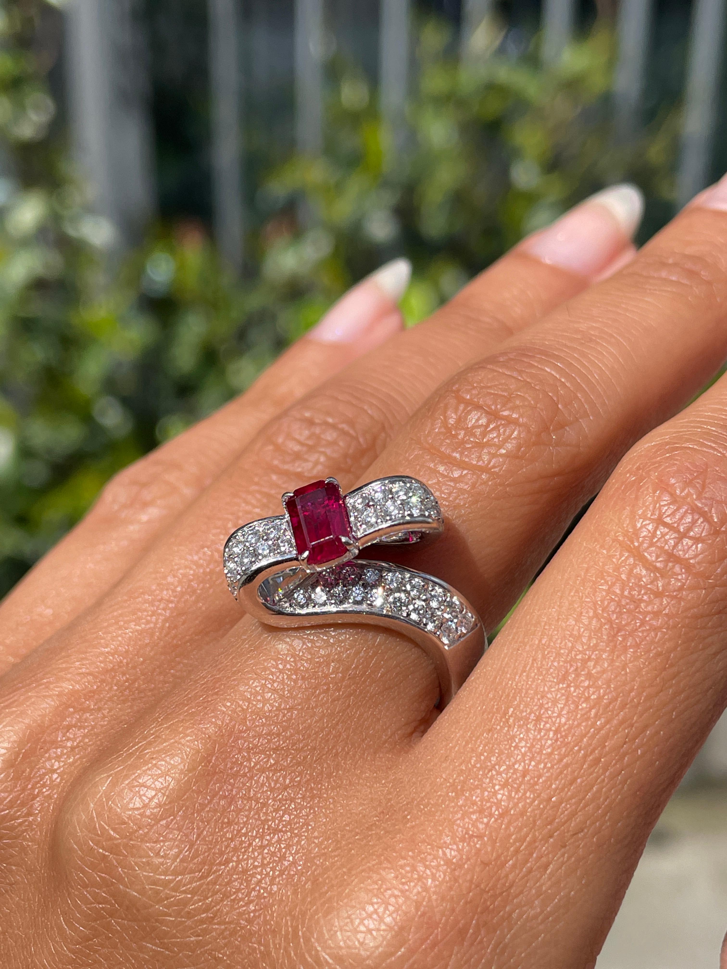 1.04ct Ruby and Diamond 18 Carat White Gold Twisted Dress Ring In Excellent Condition For Sale In London, GB