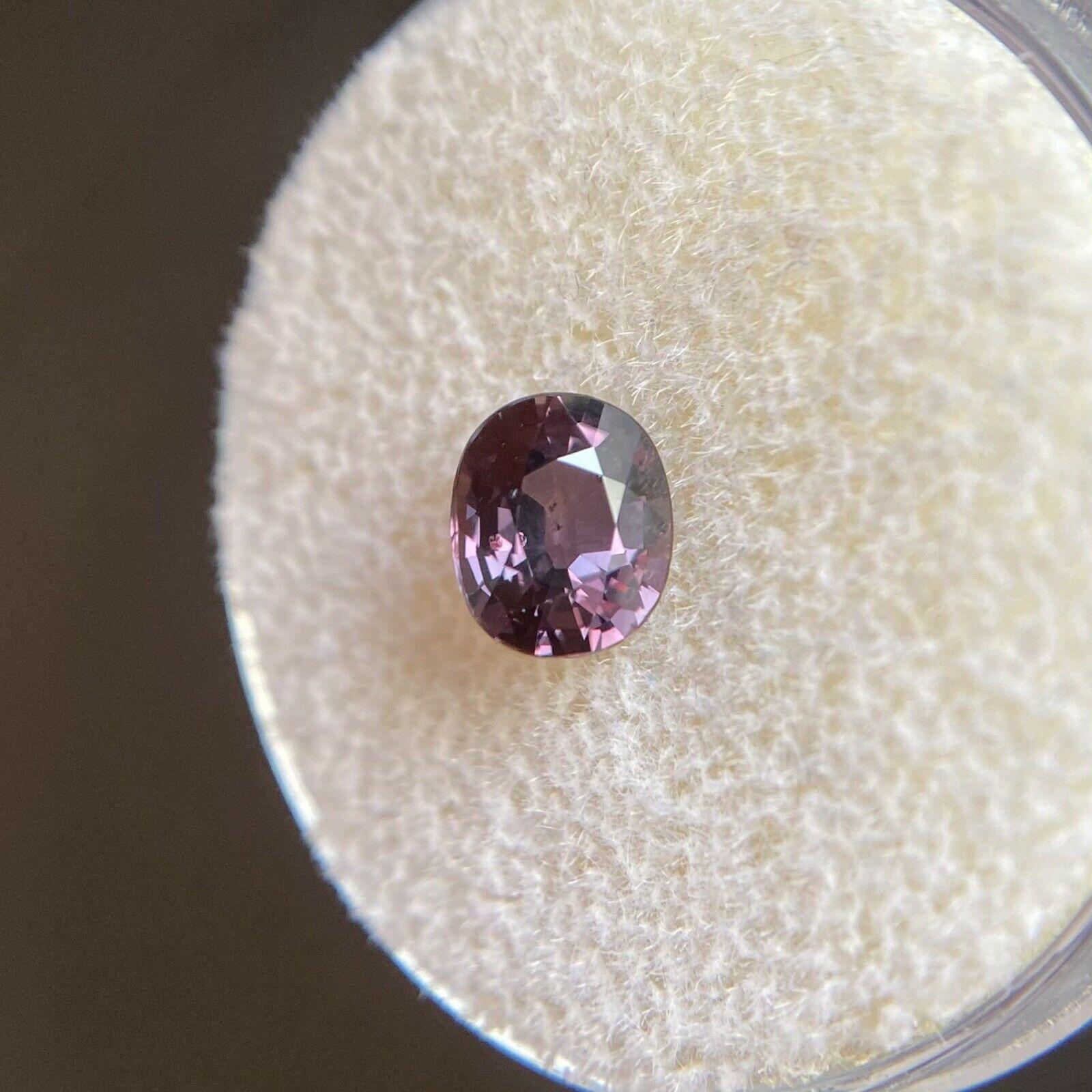1,04ct Zaffiro non riscaldato rosa viola taglio ovale non trattato Gemma sfusa 6,3 x 5,3 mm

Gemma naturale di zaffiro rosa-viola. 
1.04 Carati con un bellissimo colore viola rosato e un eccellente taglio ovale. Presenta inoltre un'ottima