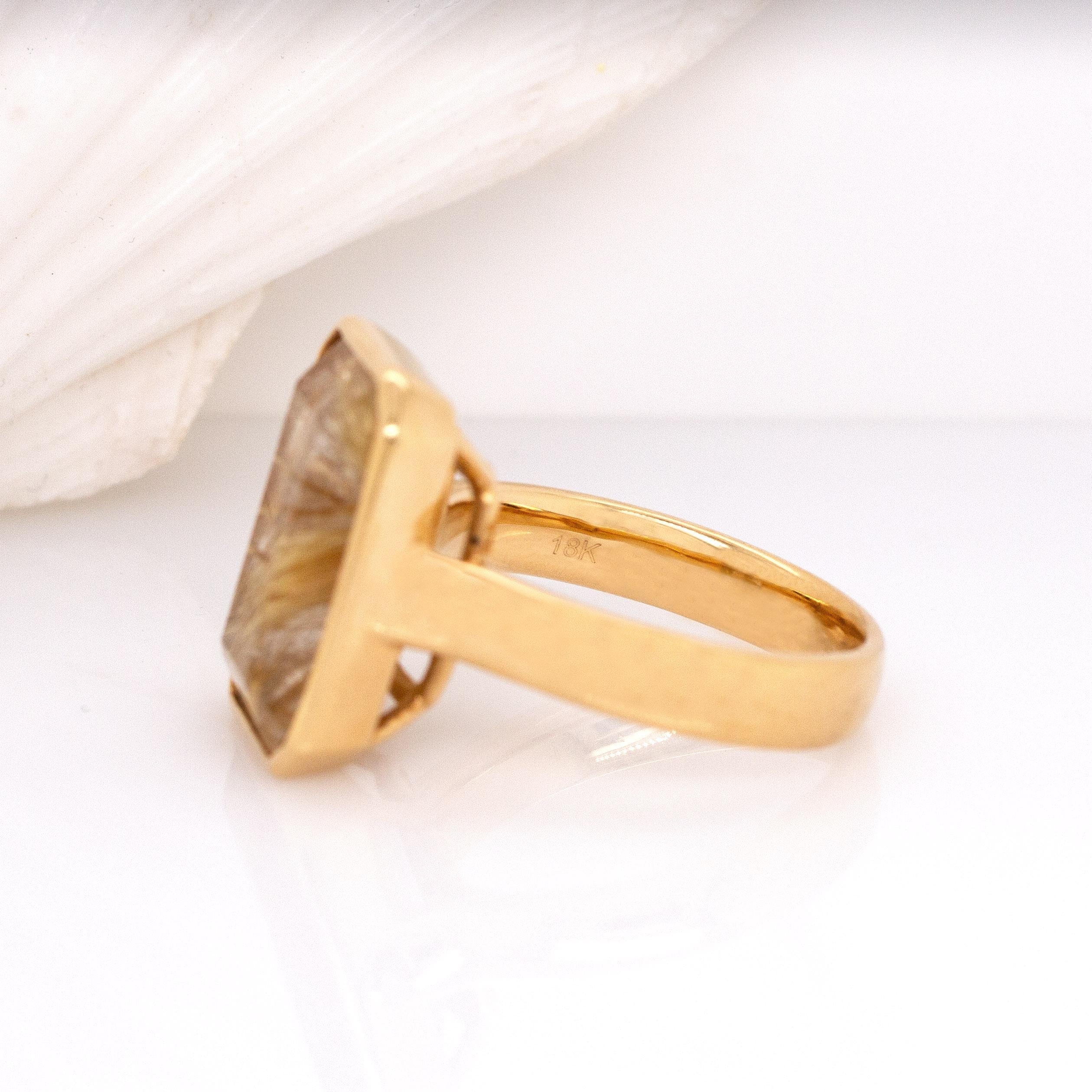 Bague de 10,4cts en quartz rutilé : or massif 18k  Taille émeraude 17x11mm en vente 2