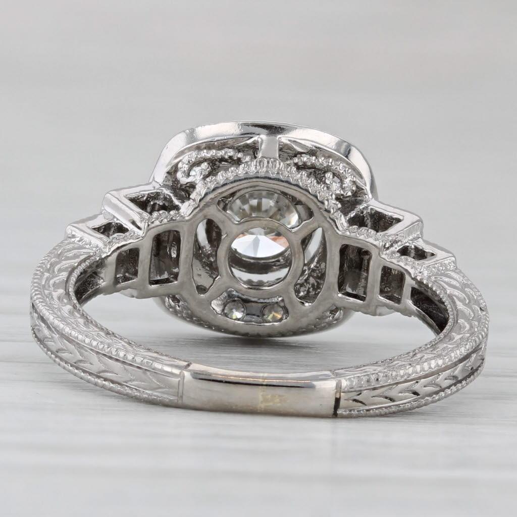 Taglio rotondo Anello aureolato con diamante rotondo da 1,04 carati in oro bianco 14k, misura 5 in vendita