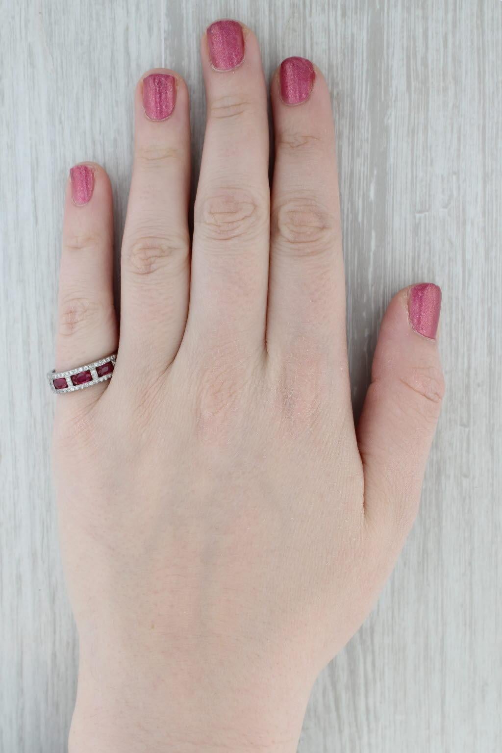 Bague empilable en or blanc 14 carats avec diamants et rubis de 1,04 carat, taille 8 en vente 4