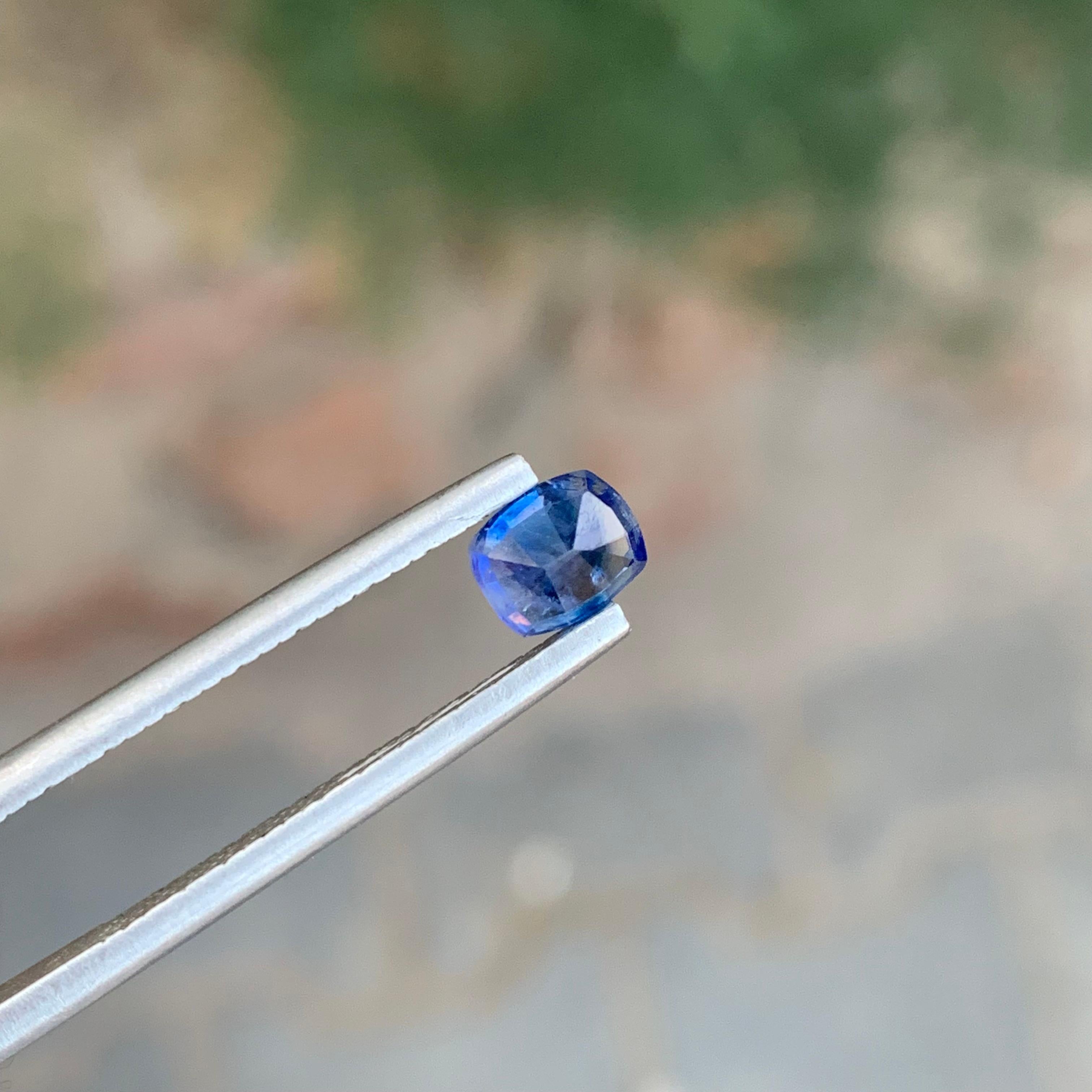 1.05 Carat Adorable Sapphire Loose Cushion Shape Gemstone (pierre précieuse en forme de coussin) Unisexe en vente