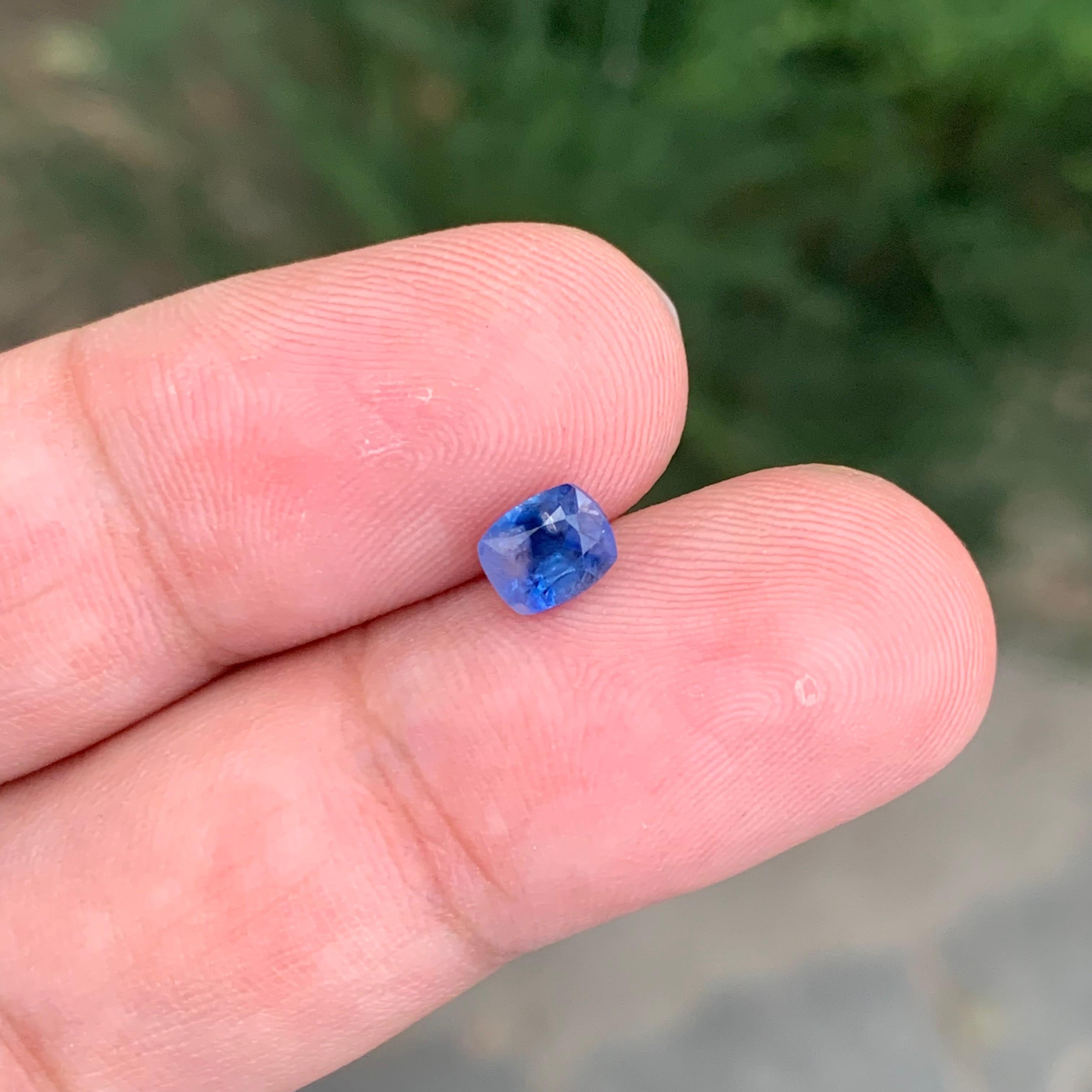 1.05 Carat Adorable Sapphire Loose Cushion Shape Gemstone (pierre précieuse en forme de coussin) en vente 3