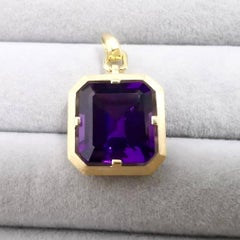 10.5 Carat Brazilian Amethyst 18 Karat Yellow Gold Pendant "Art Deco" collection