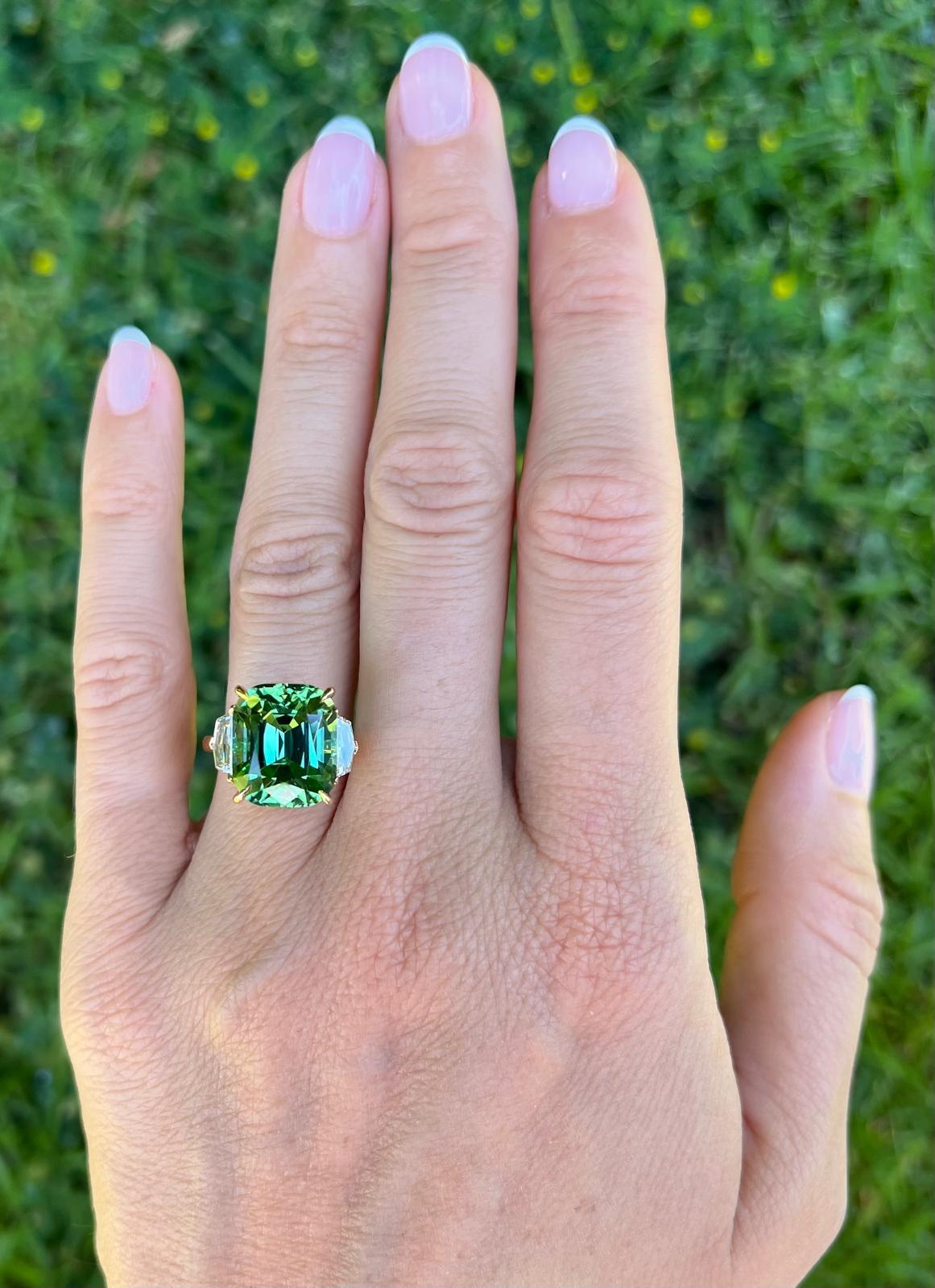 Contemporain Bague en or 18 carats de 10,5 carats avec tourmaline néon menthe et diamant GIA en vente