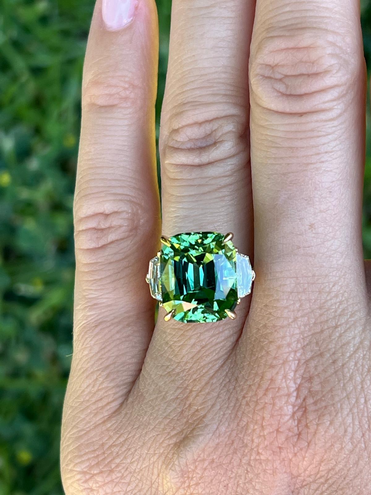 Bague en or 18 carats de 10,5 carats avec tourmaline néon menthe et diamant GIA en vente 1