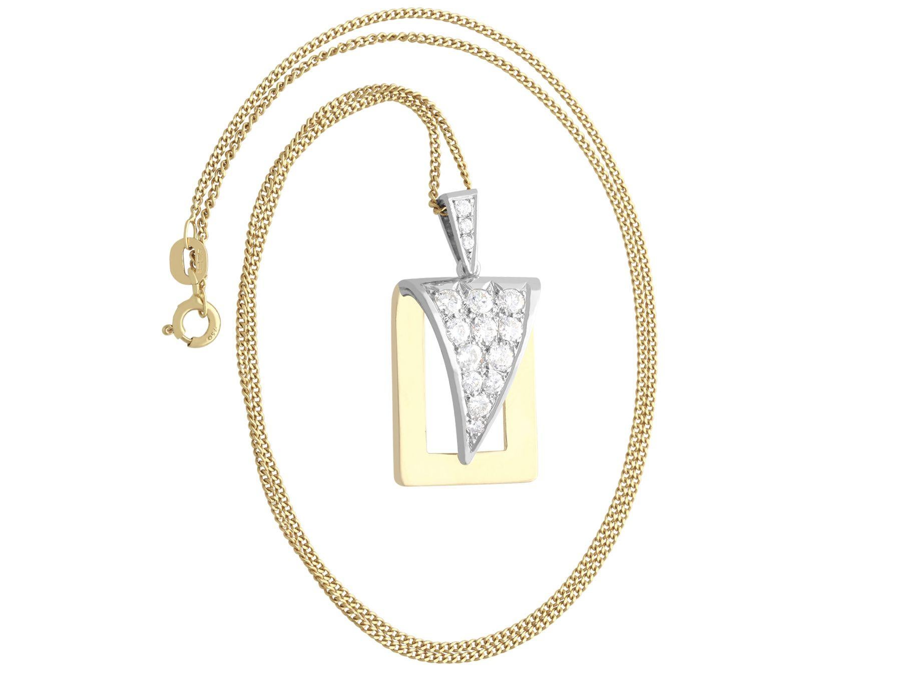Un étonnant, fin et impressionnant pendentif vintage en diamant de 1,05 carat, or jaune 18 carats et platine ; faisant partie de nos diverses collections de bijoux vintage.

Ce magnifique pendentif vintage, fin et impressionnant, a été réalisé en or