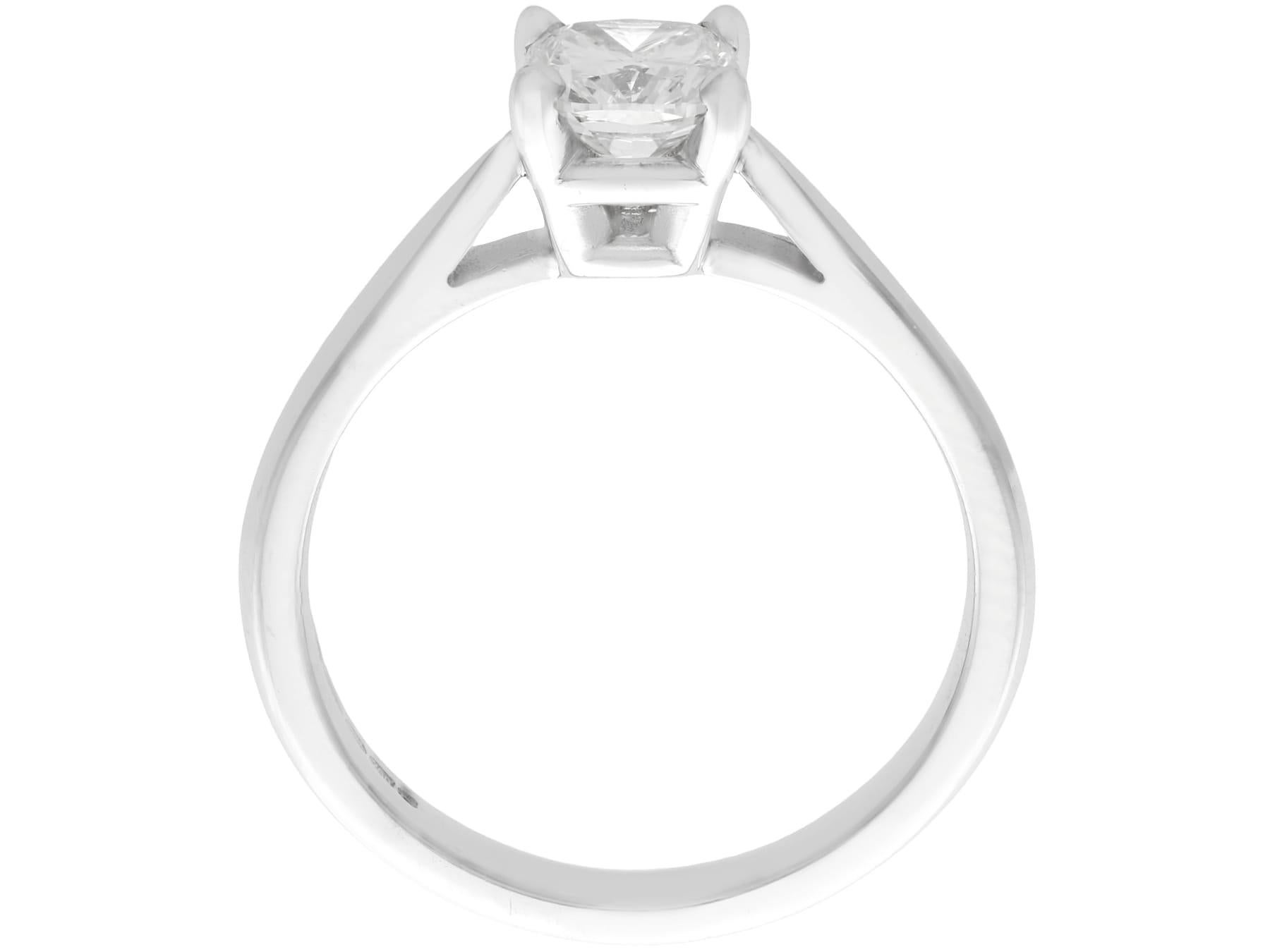 Bague de fiançailles solitaire en or blanc et diamant de 1,05 carat Pour femmes en vente