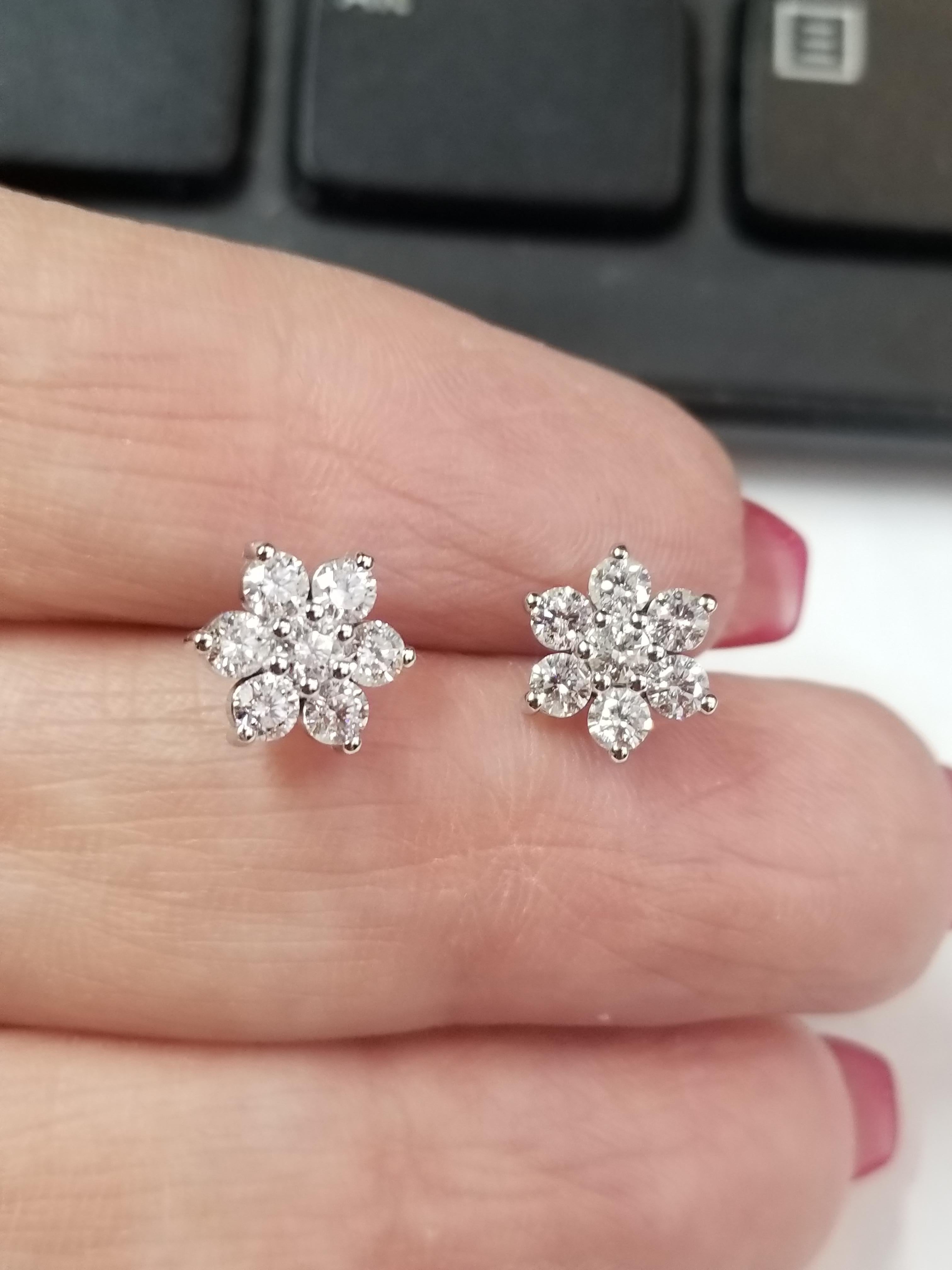 Round Cut 1.05 Carat Diamond Cluster Flower Gold Stud Earrings