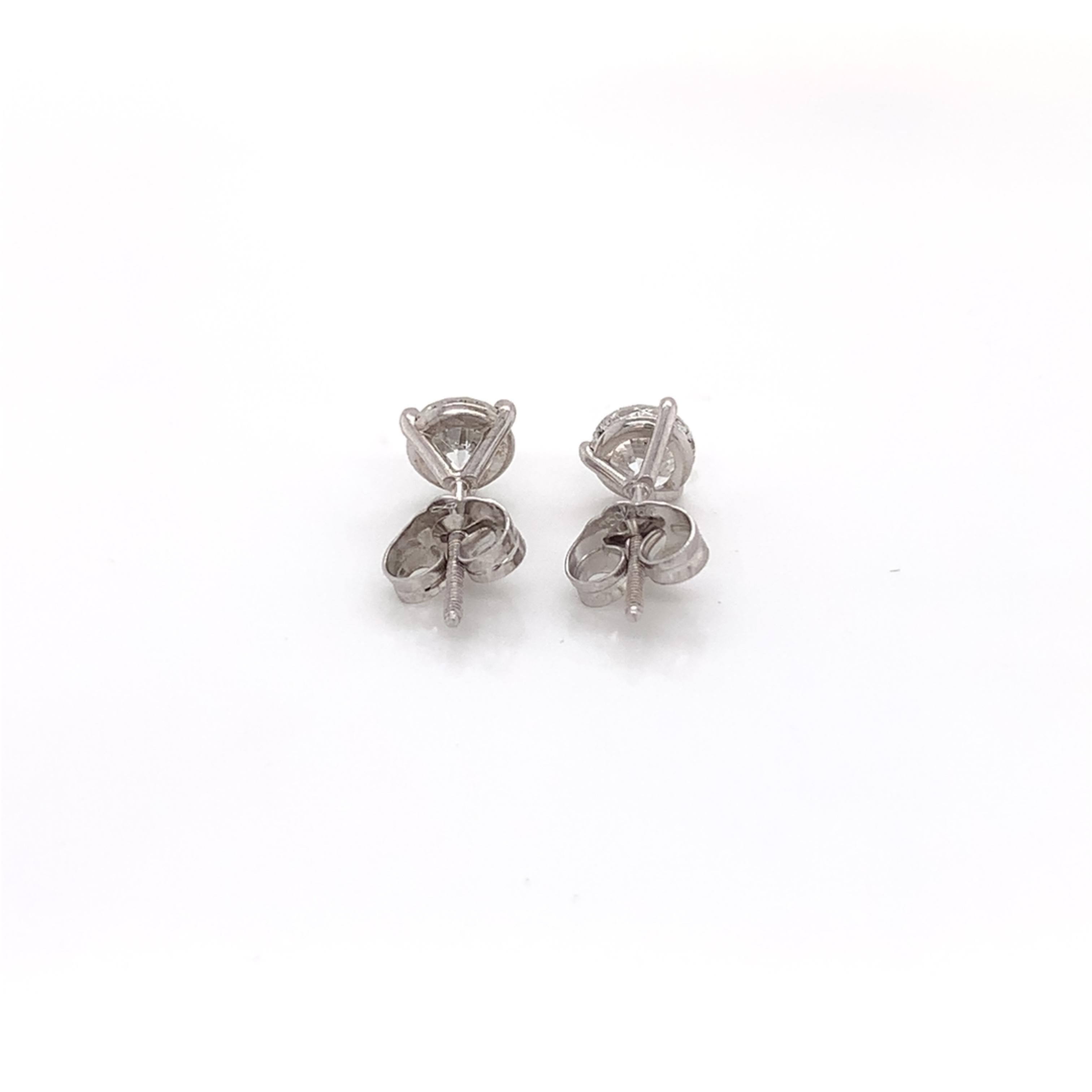 1.05 Carat Diamond Stud Earrings In New Condition In Miami, FL