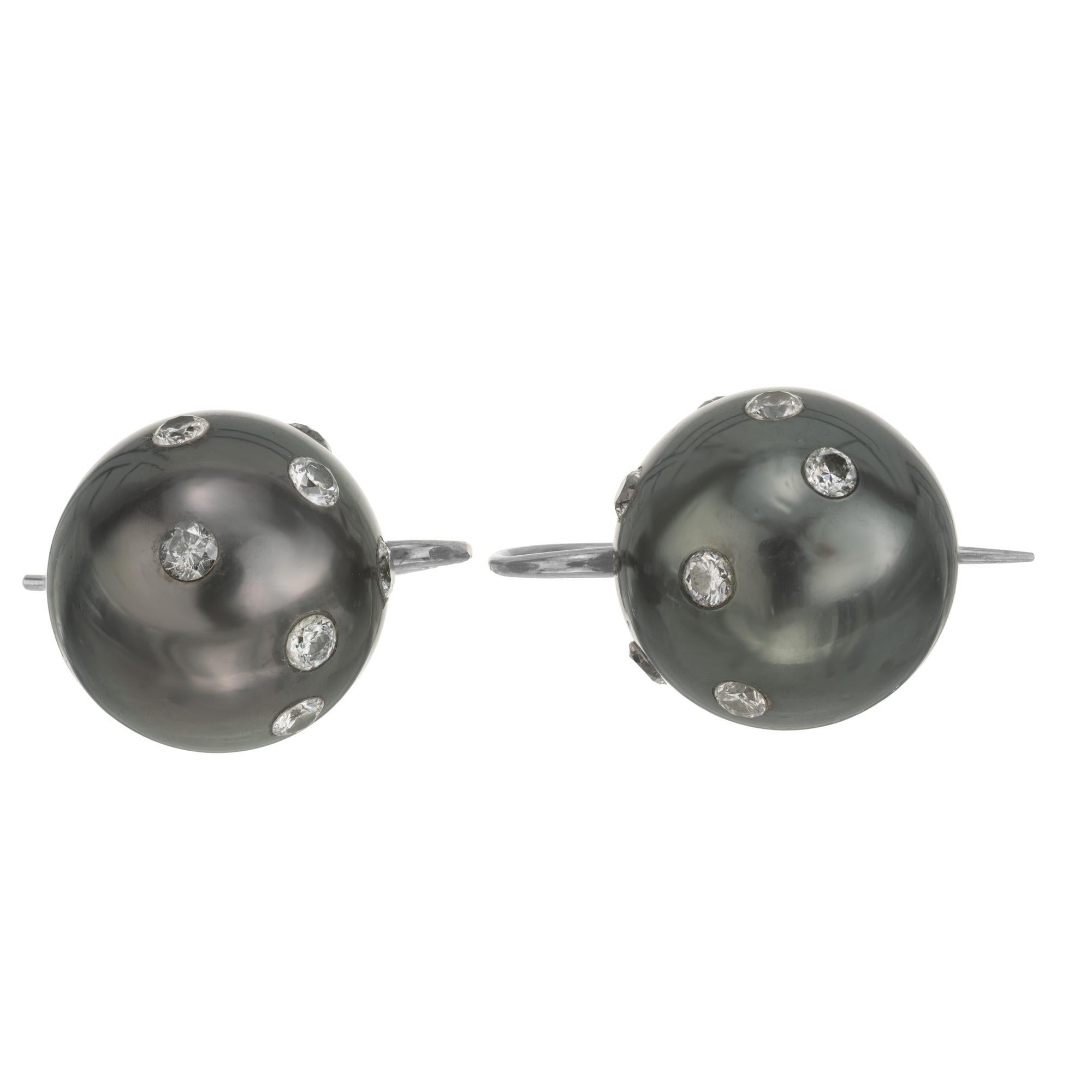 Round Cut 1.05 Carat Diamond Tahitian South Sea Black Pearl White Gold Dangle Earrings For Sale