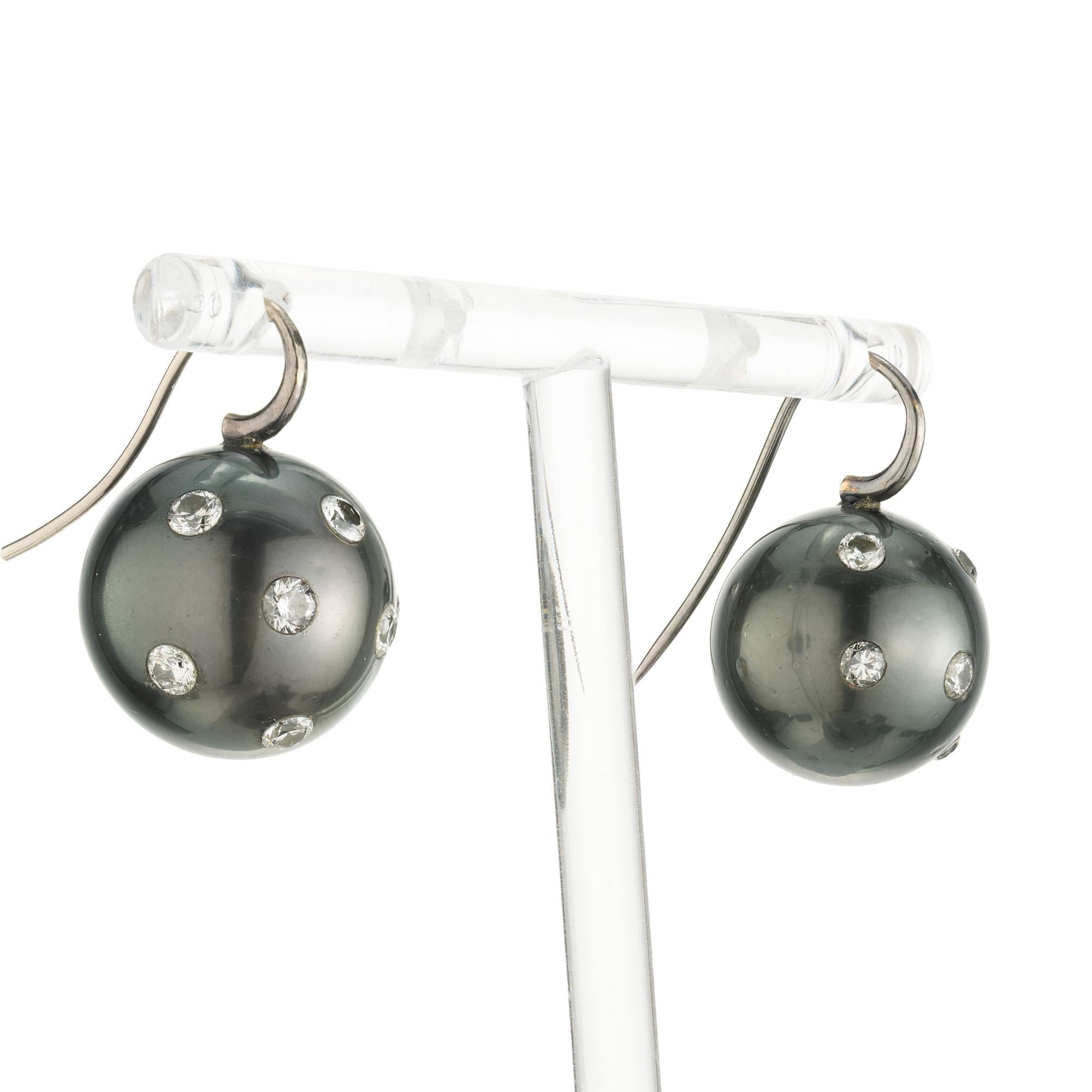 1.05 Carat Diamond Tahitian South Sea Black Pearl White Gold Dangle Earrings In Excellent Condition For Sale In Stamford, CT