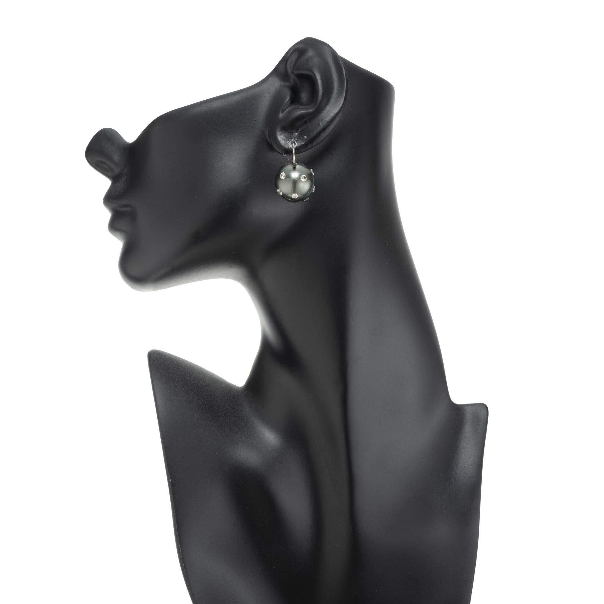 Women's 1.05 Carat Diamond Tahitian South Sea Black Pearl White Gold Dangle Earrings For Sale