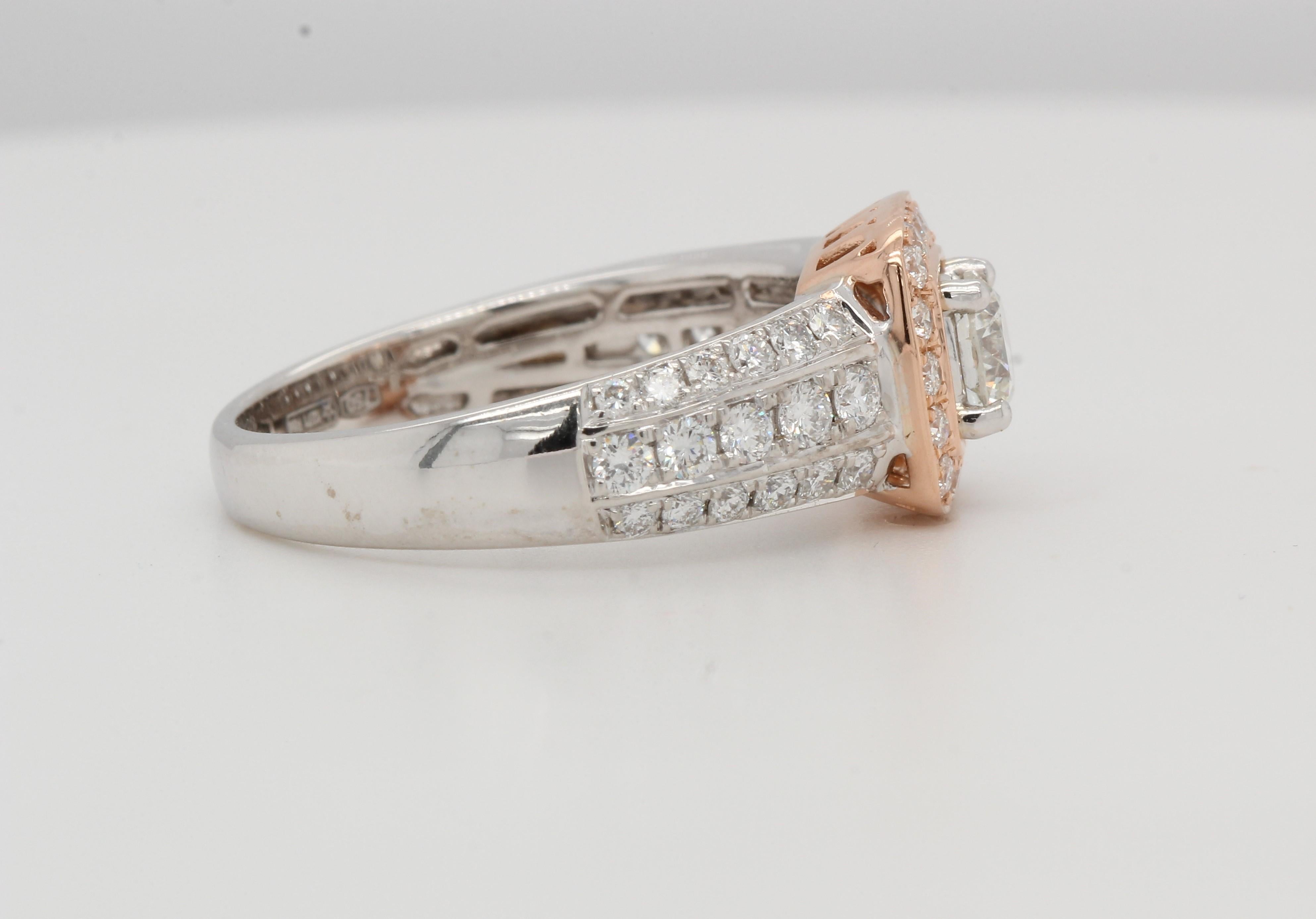 1.05 Carat Diamond Wedding Ring in 18 Karat Gold In New Condition For Sale In Bangkok, 10