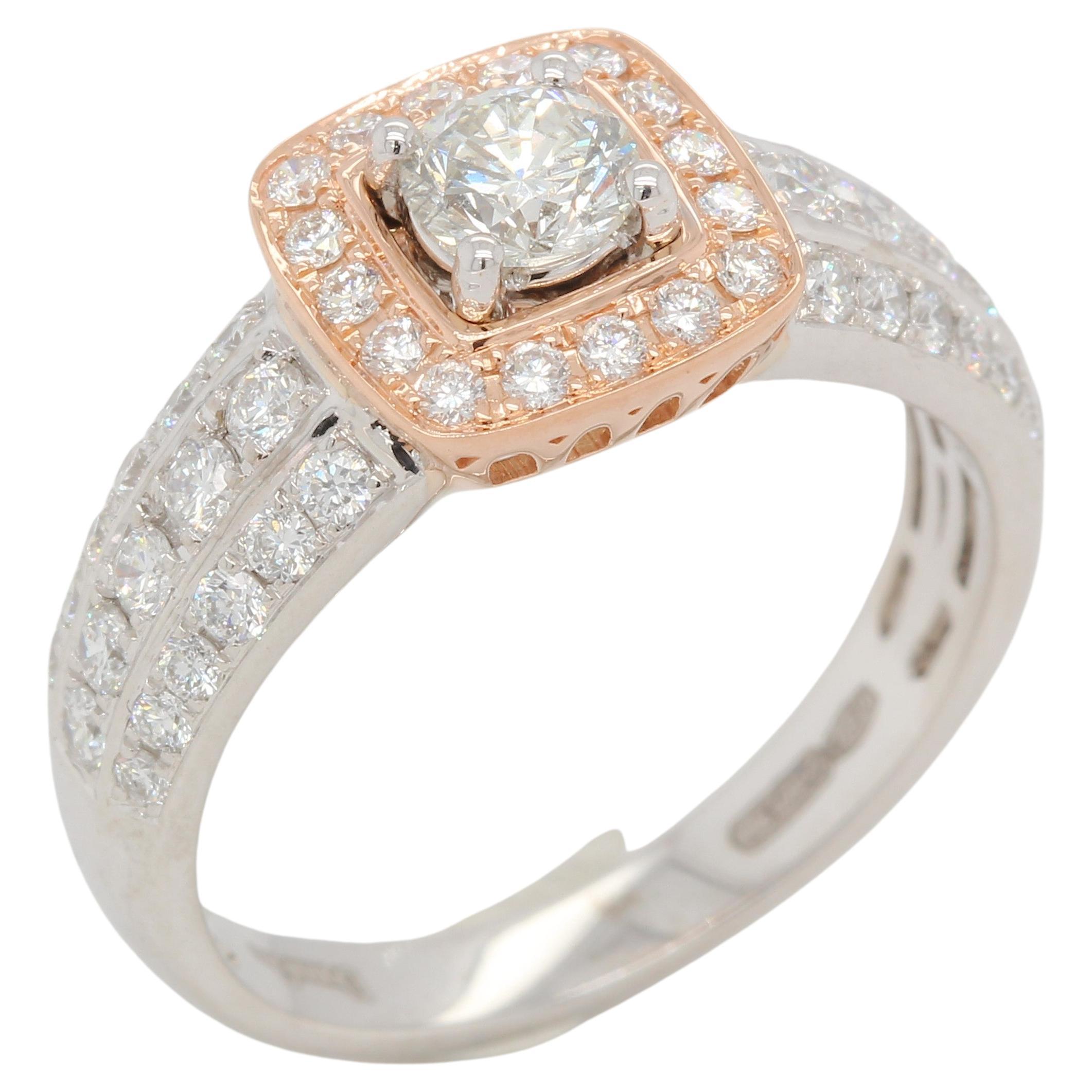 1.05 Carat Diamond Wedding Ring in 18 Karat Gold For Sale
