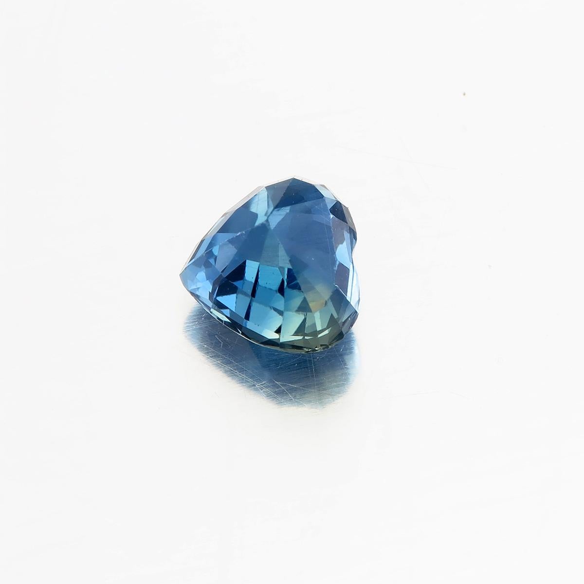 1.05 Carat Indigo Blue Sapphire No Heat In New Condition For Sale In Hua Hin, TH
