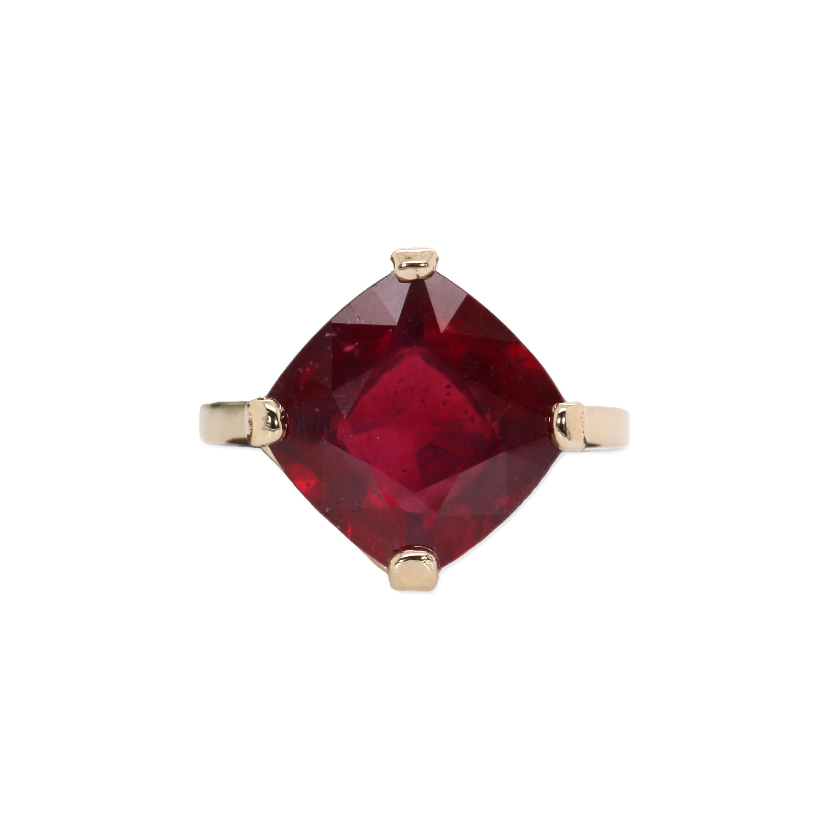Anillo solitario de oro macizo de 14 quilates con rubí de Madagascar de 10,5 quilates  CU 12 mm en venta