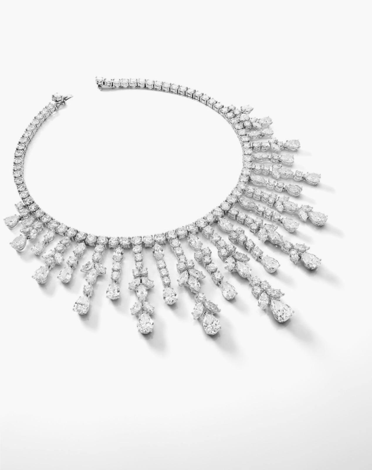Contemporaneo 105 Carati Magnifico Brilliante a forma di pera e collana di diamanti marquise in vendita