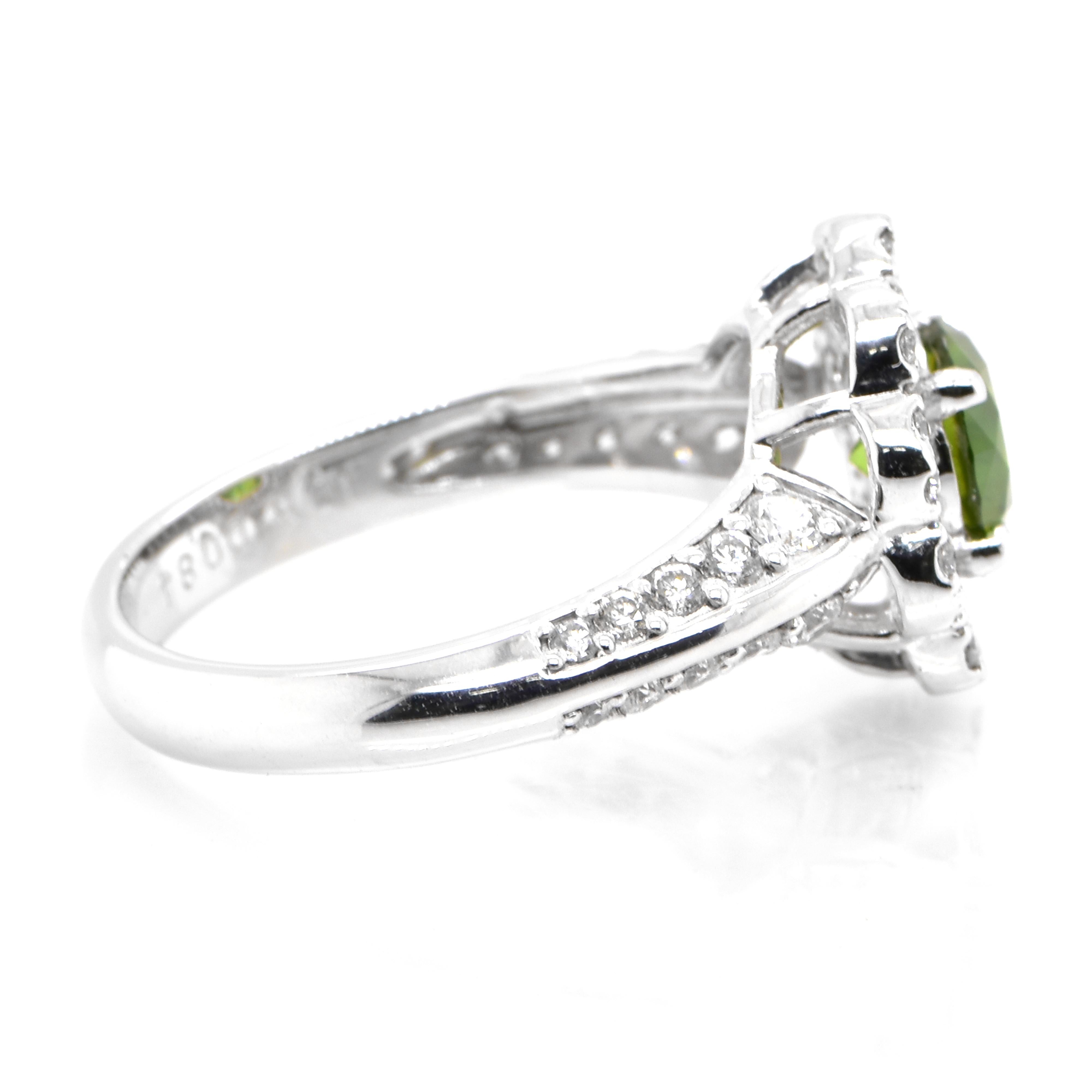 1.05 Carat Natural Demantoid Garnet and Diamond Cluster Ring Set in Platinum In New Condition For Sale In Tokyo, JP
