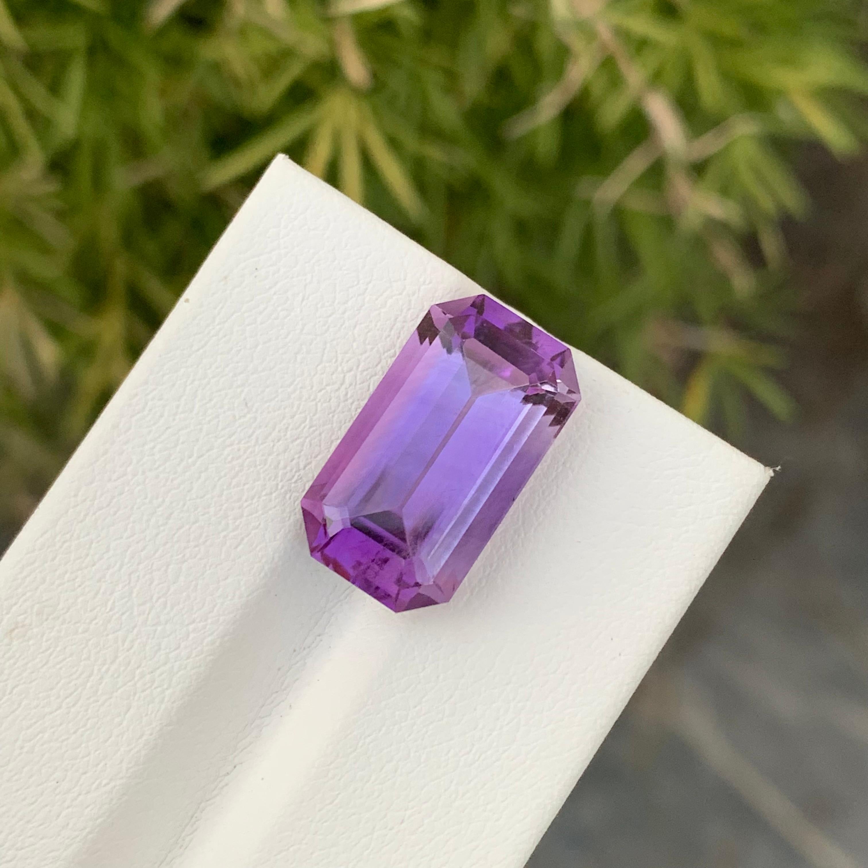 Amatista suelta
Peso: 10,05 quilates
Dimensiones: 17,6 x 10 x 7,8 Mm
Color: Morado
Origen: Brasil
Tratamiento: No
Certificado: A petición
Forma: Esmeralda 

La amatista, una impresionante variedad de cuarzo conocida por su hipnotizadora tonalidad