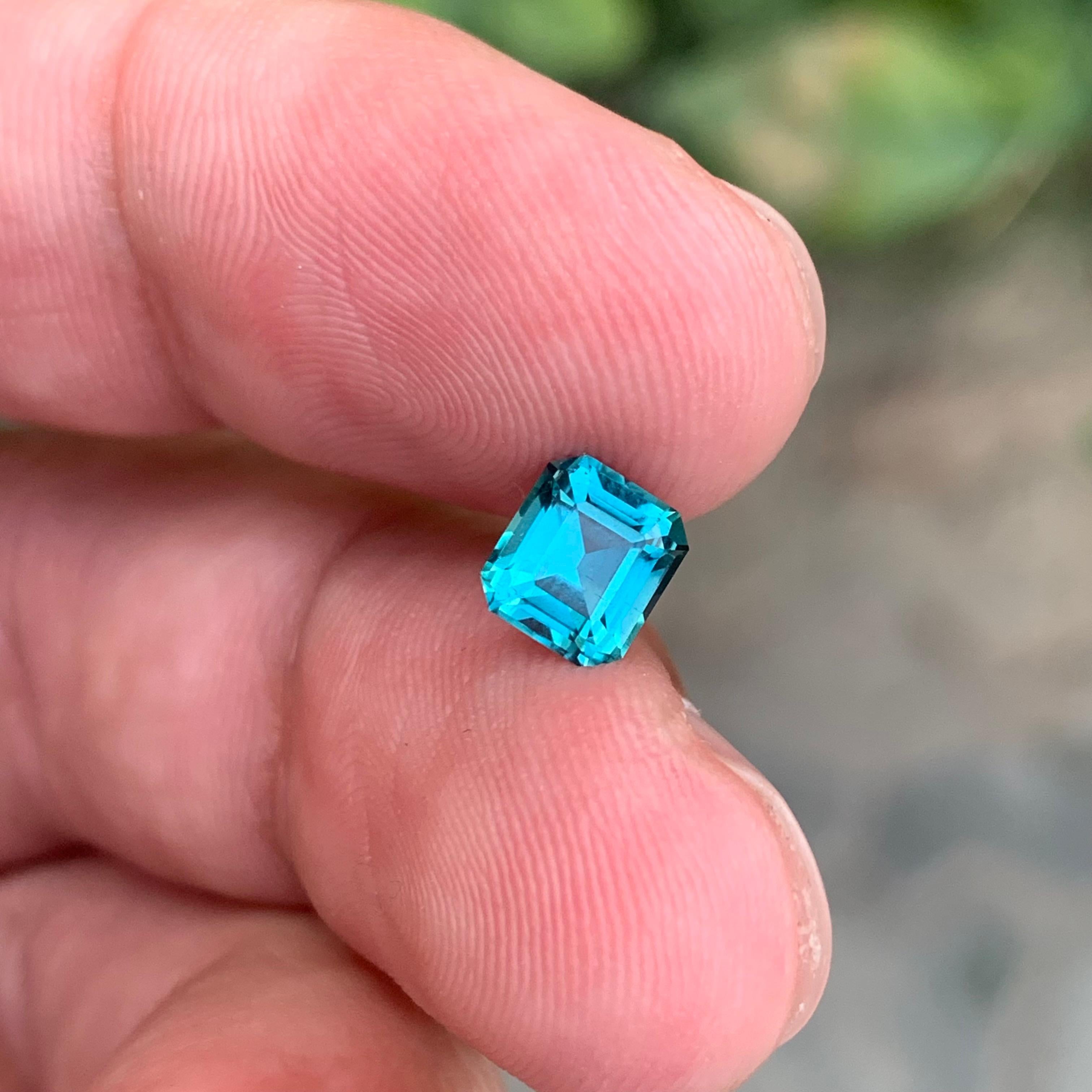 Tourmaline bleue naturelle non sertie de 1,05 carat en forme d'asscher en vente 1