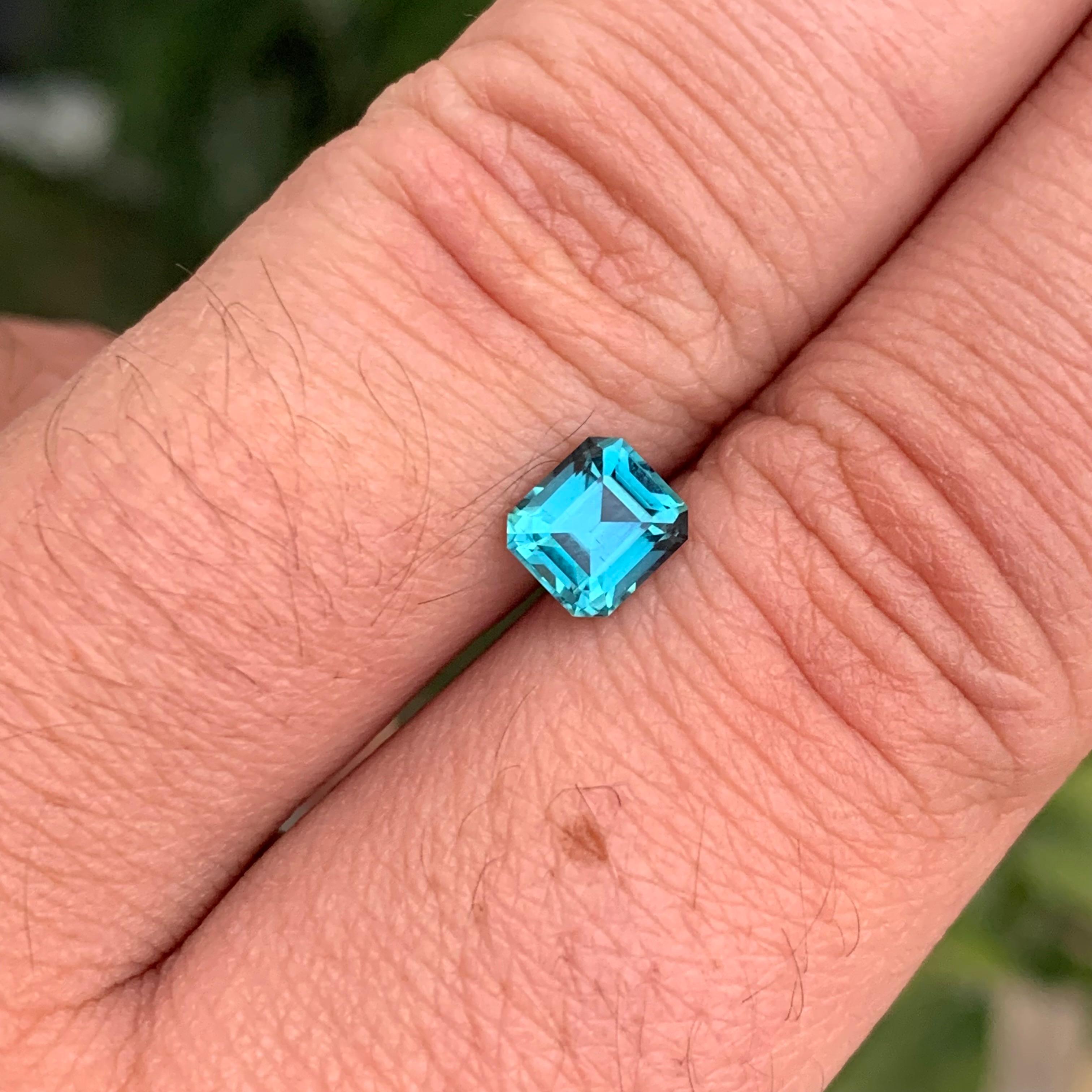 Tourmaline bleue naturelle non sertie de 1,05 carat en forme d'asscher en vente 3