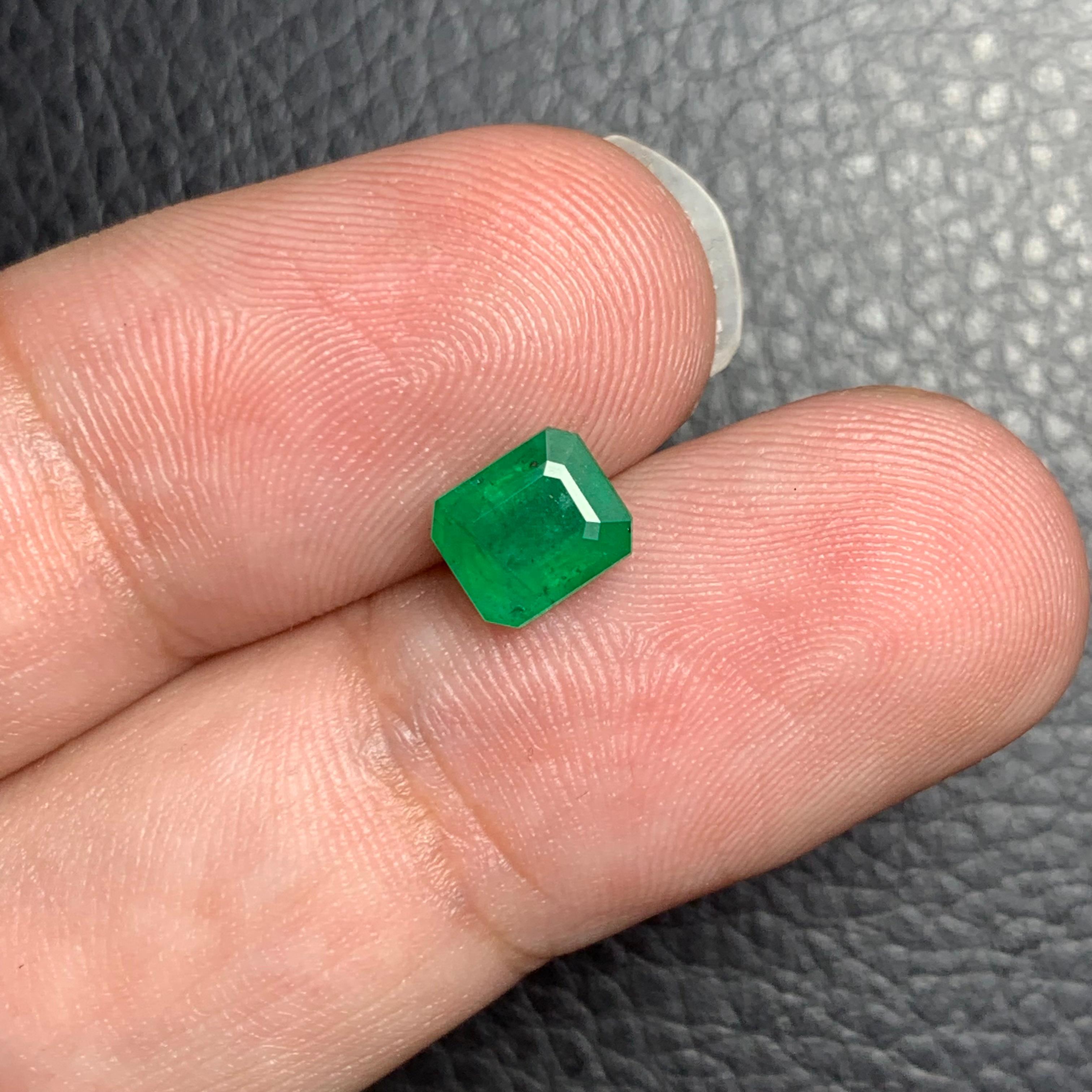 Gemma di smeraldo naturale sciolta da 1.05 carati proveniente dalla miniera di Swat, Pakistan in vendita 5