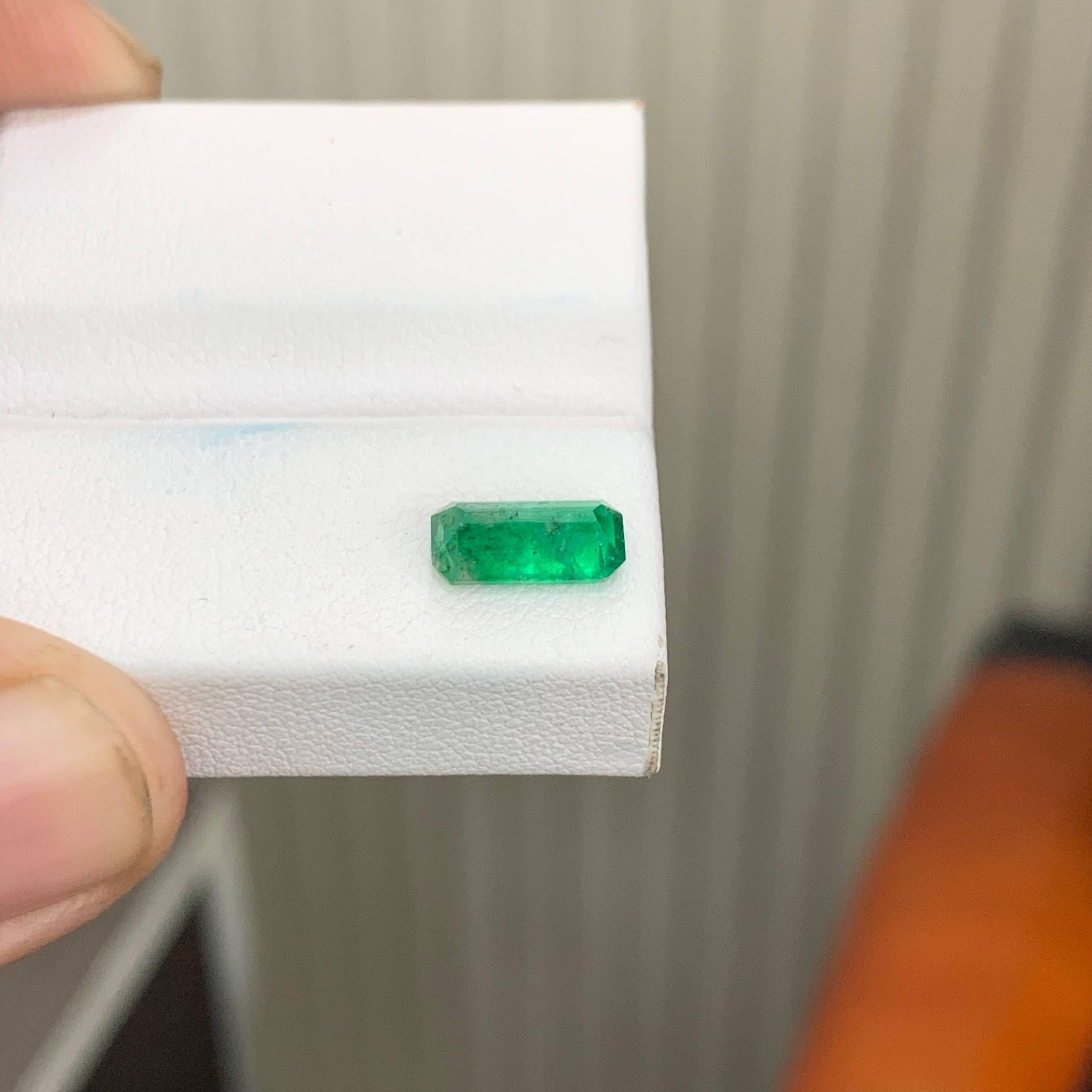 1.05 Carat Natural Loose Green Emerald Stone Cut Emerald Pakistani Gemstone en venta 5