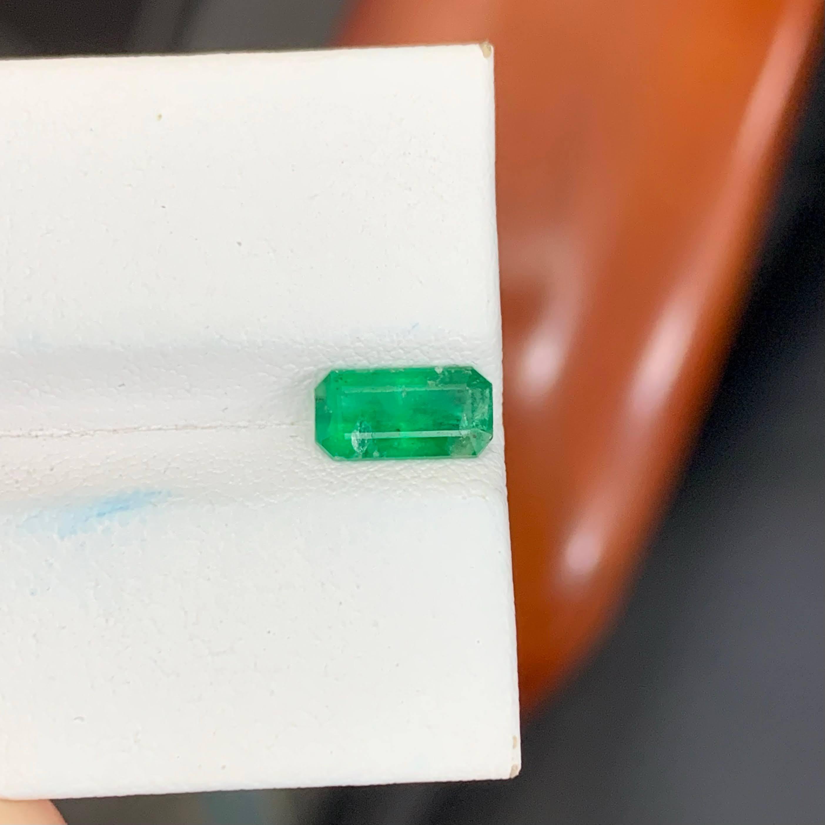 Weight 1.05 carat 
Dimensions 9.0x4.6x3.2mm
Treatment None 
Origin Pakistan 
Clarity SI
Shape Cut Emerald 




This 1.05 carat Natural Green Emerald is a beautiful gemstone showcasing a rich, refreshing green color that reflects the classic elegance