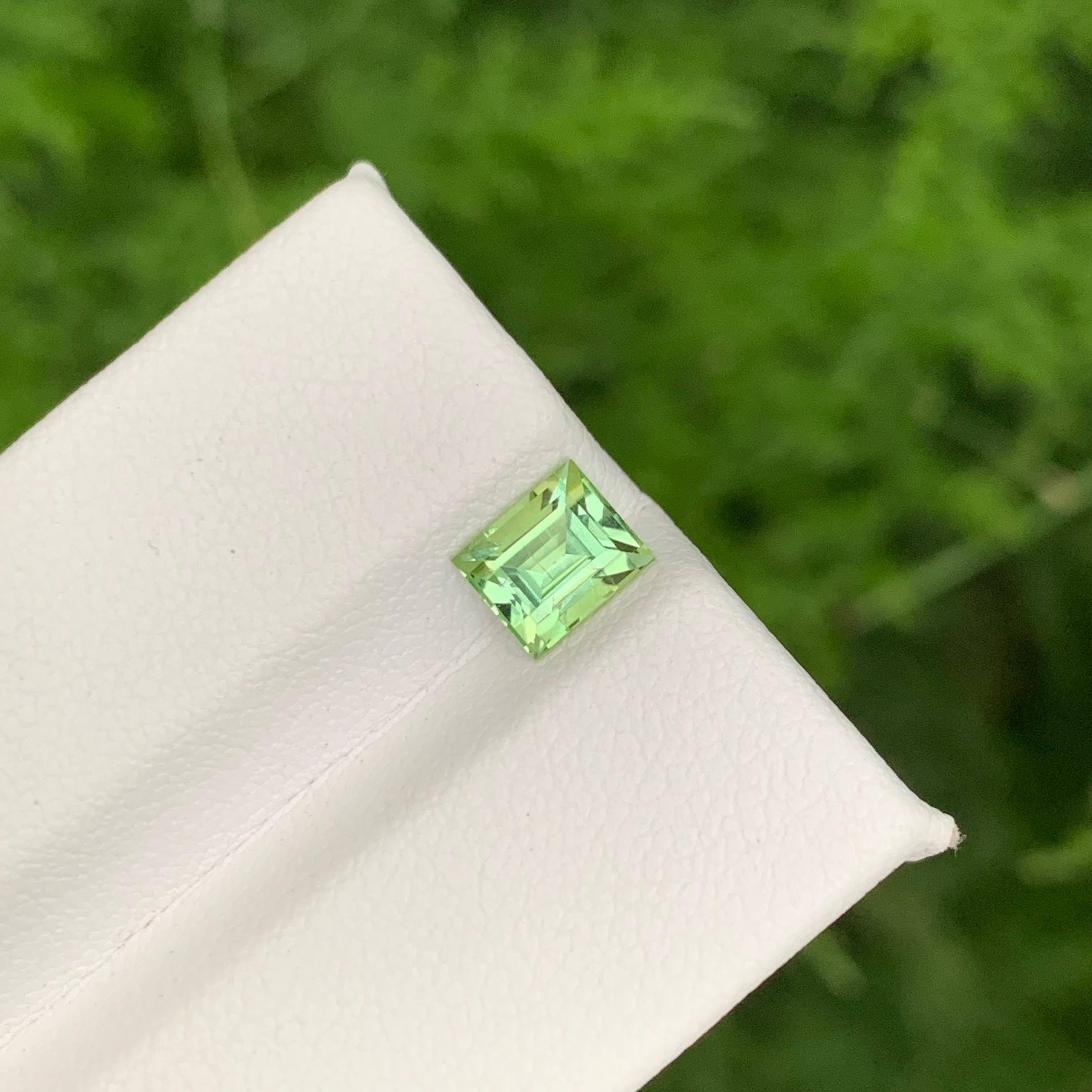 1.05 Carat Natural Loose Mint Green Tourmaline Baguette Cut Afghan Gemstone (pierre précieuse afghane) Neuf - En vente à Bangkok, TH