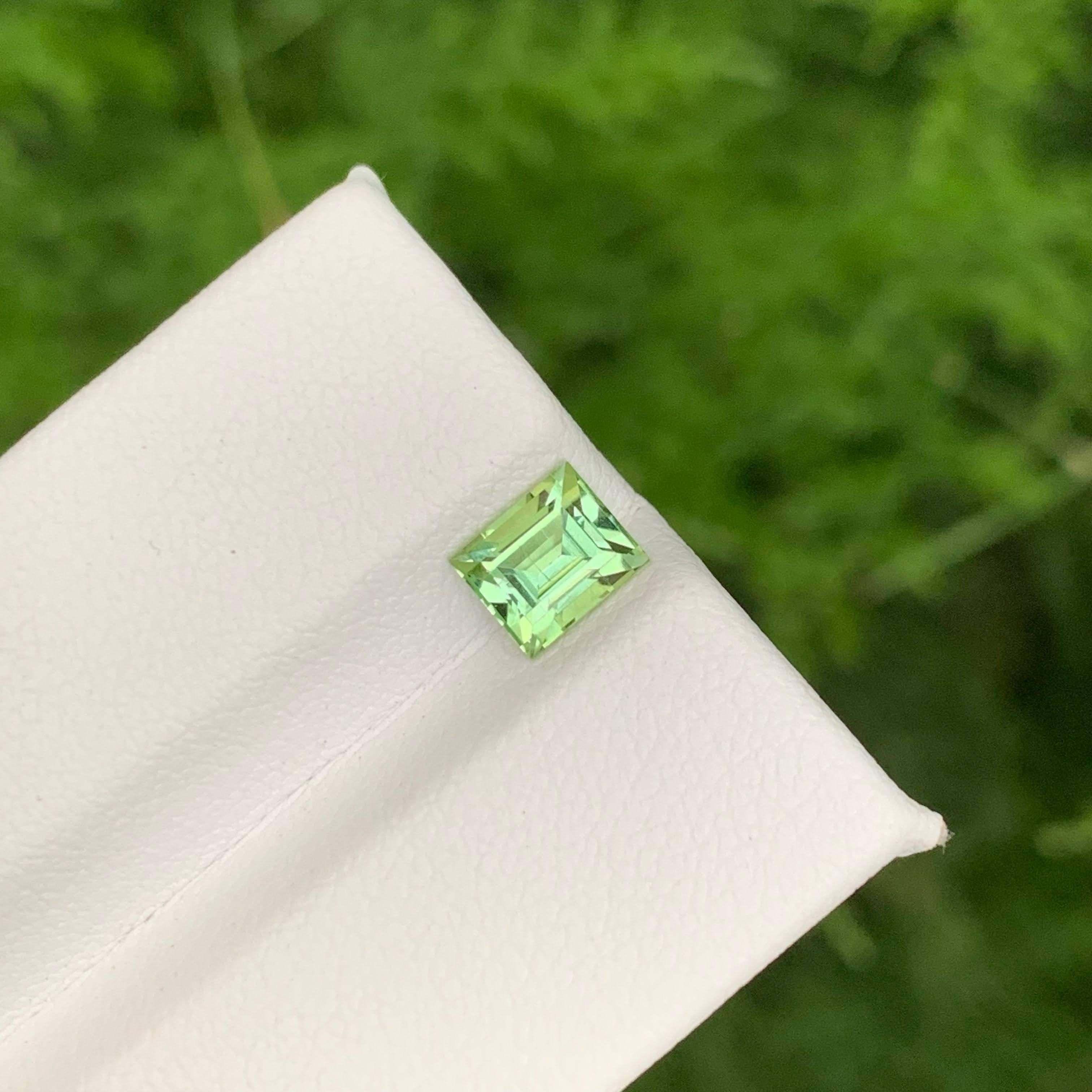 1.05 Carat Natural Loose Mint Green Tourmaline Baguette Cut Afghan Gemstone (pierre précieuse afghane) Unisexe en vente