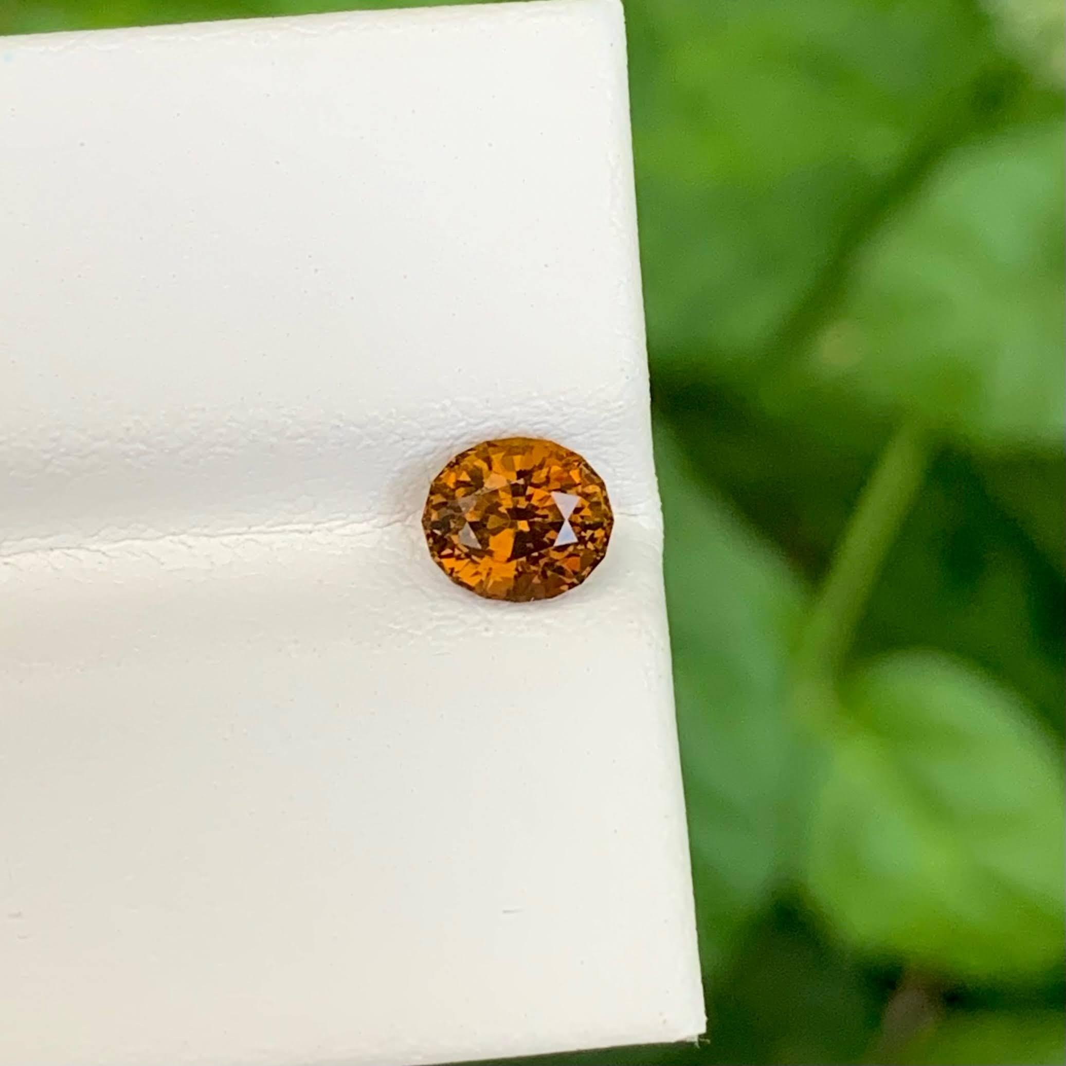 Poids  1,05 carat 
Dimensions 6.0x5.0x4.0 mm
Traitement Aucun
Origine Afrique 
Clarté VVS 
Forme Coupe Ovale





Ce grenat du Mali brun orangé de 1,05 carat est une pierre précieuse vibrante, magnifiquement façonnée dans une élégante taille ovale