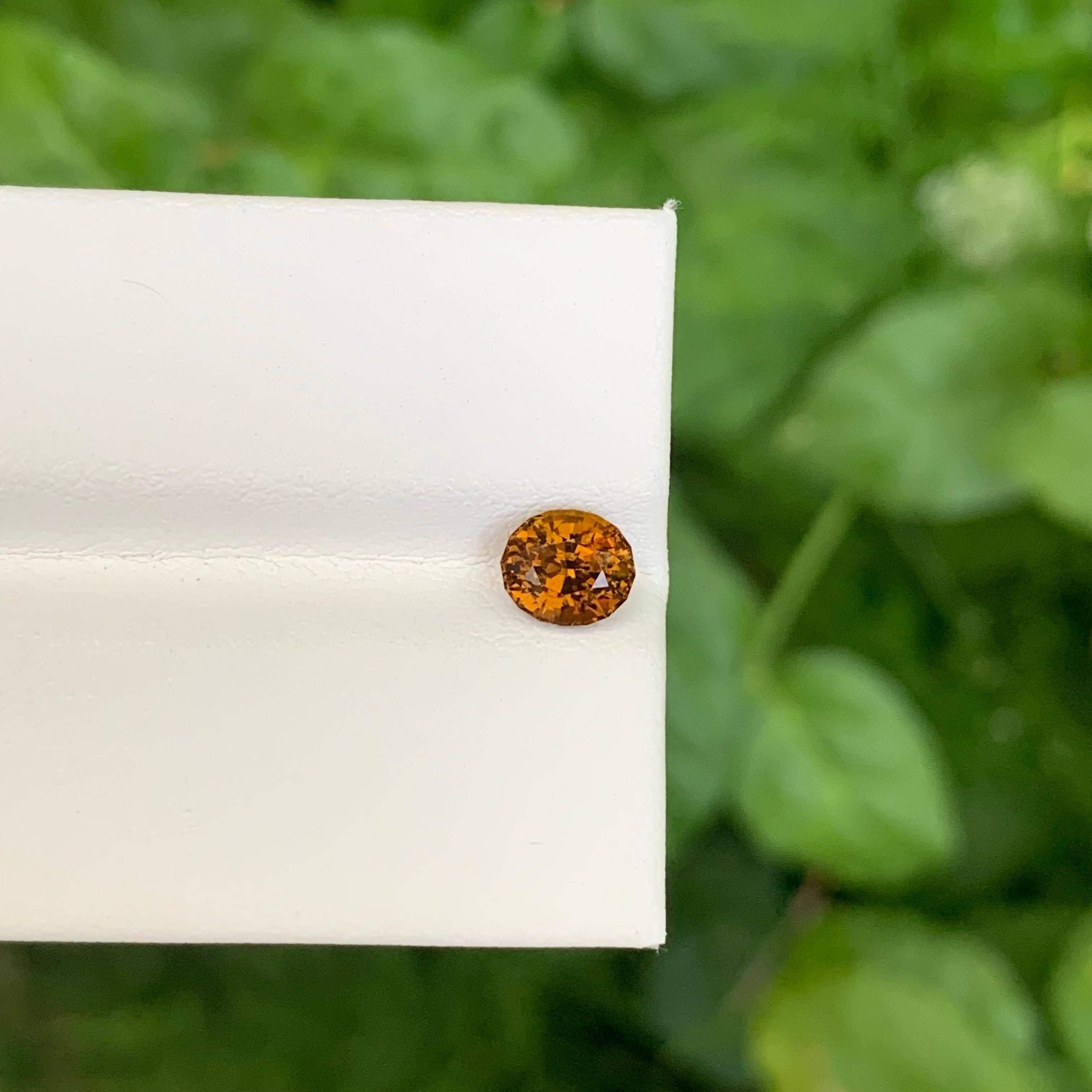 Moderne 1.05 Carat Natural Loose Orange Brown Mali Garnet Stone Oval Cut Gemstone (pierre précieuse de taille ovale) en vente