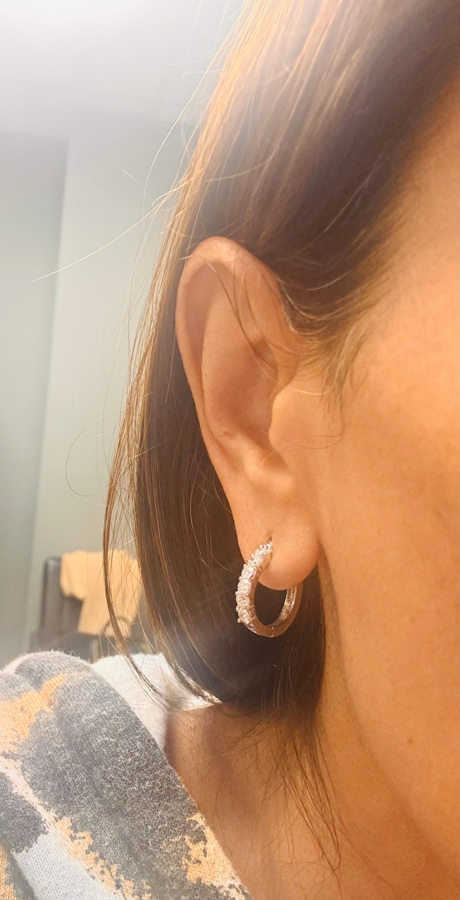 Boucles d'oreilles en or blanc 18 carats, diamant naturel de 1,05 carat à taille ronde en vente 2